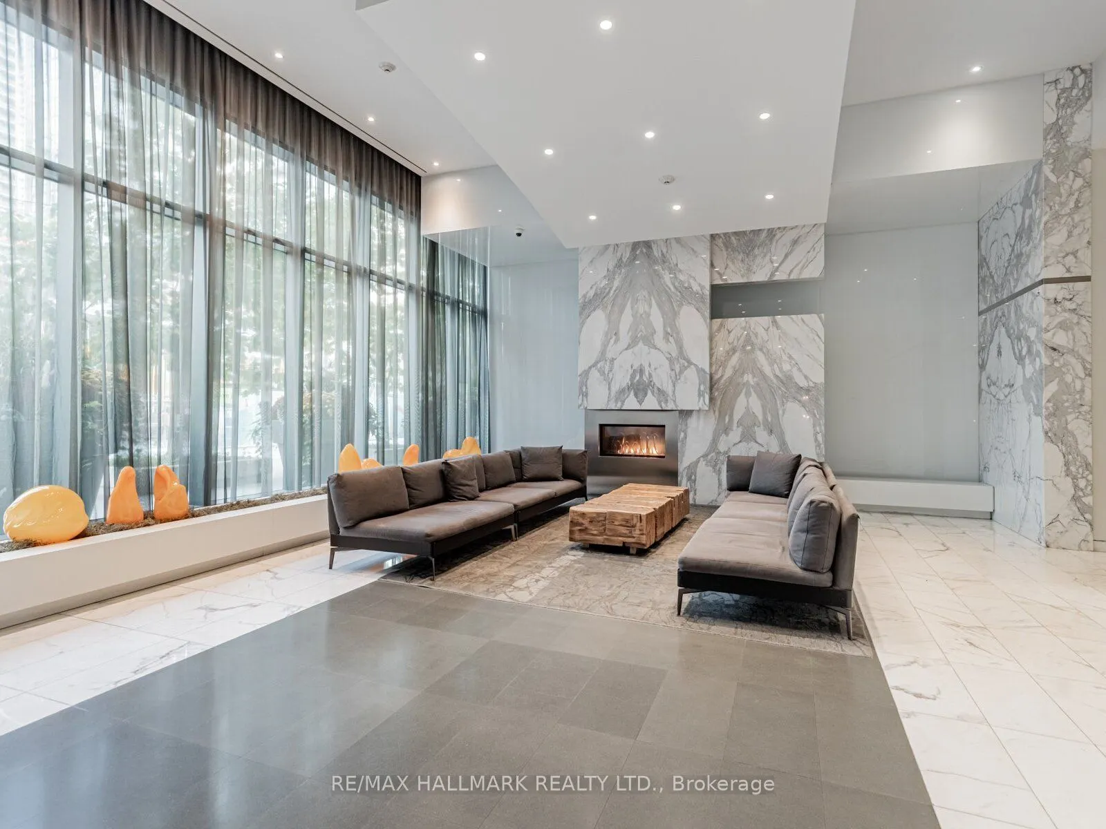 8 Charlotte Street, #507