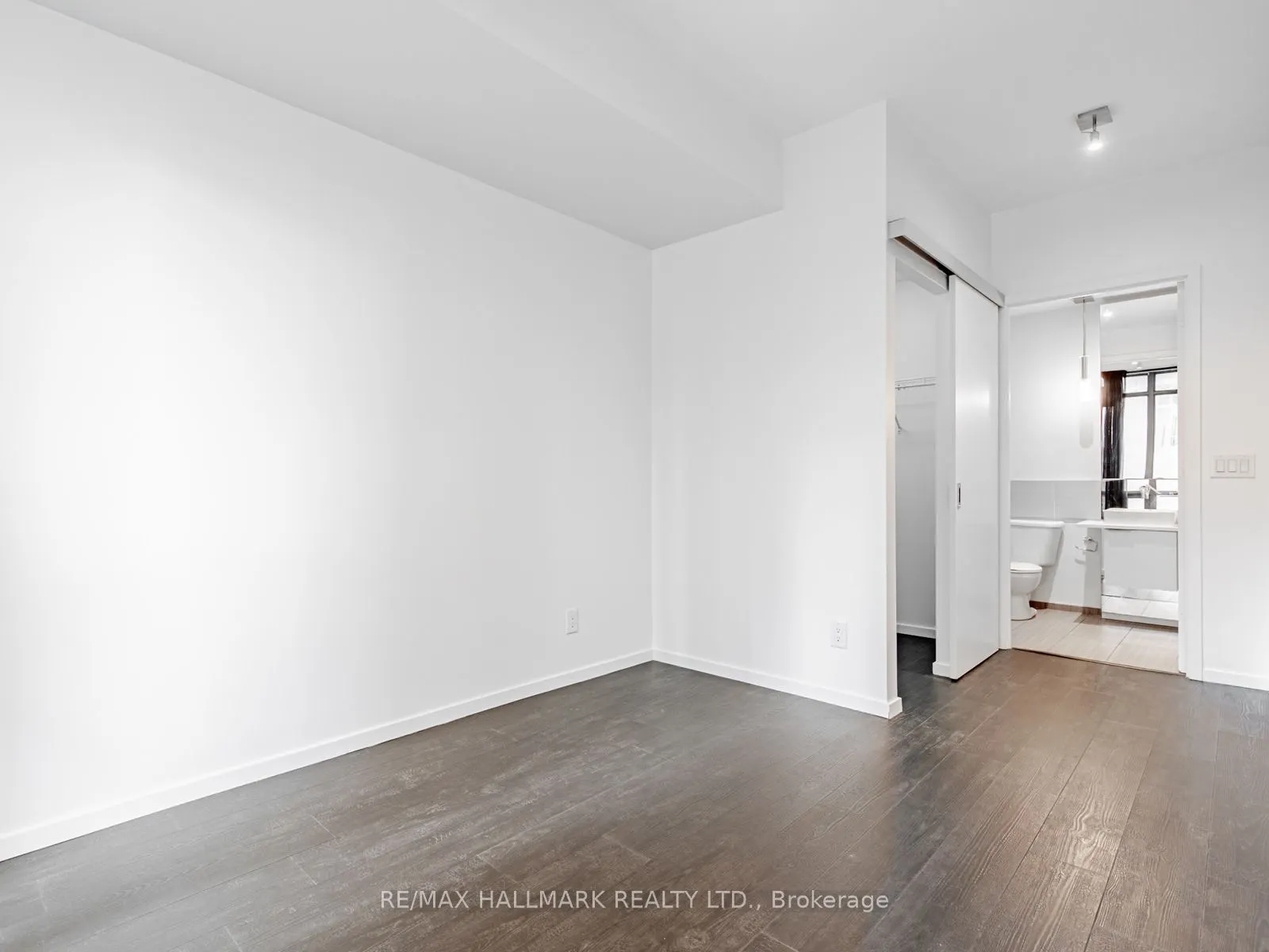 8 Charlotte Street, #507