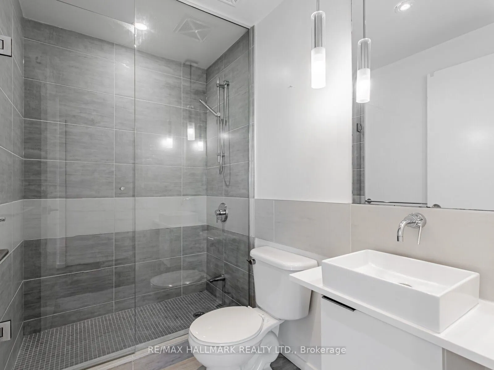 8 Charlotte Street, #507