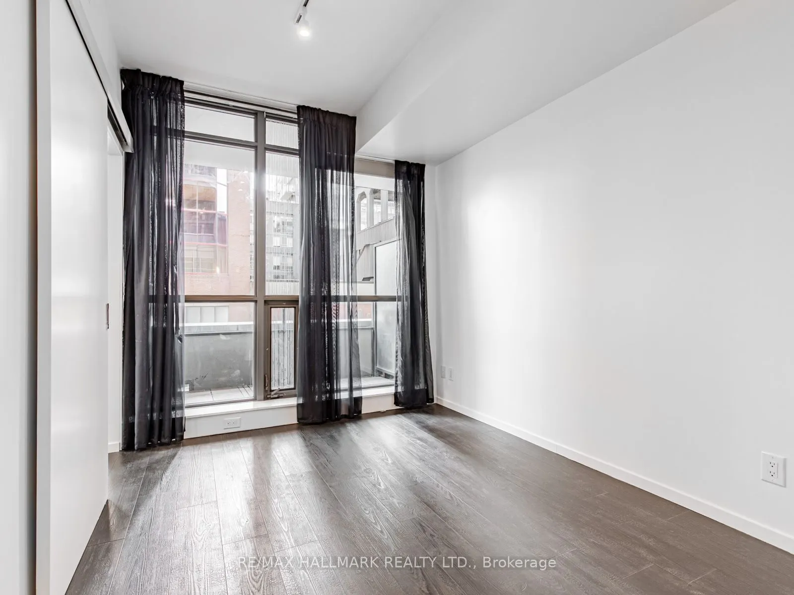 8 Charlotte Street, #507