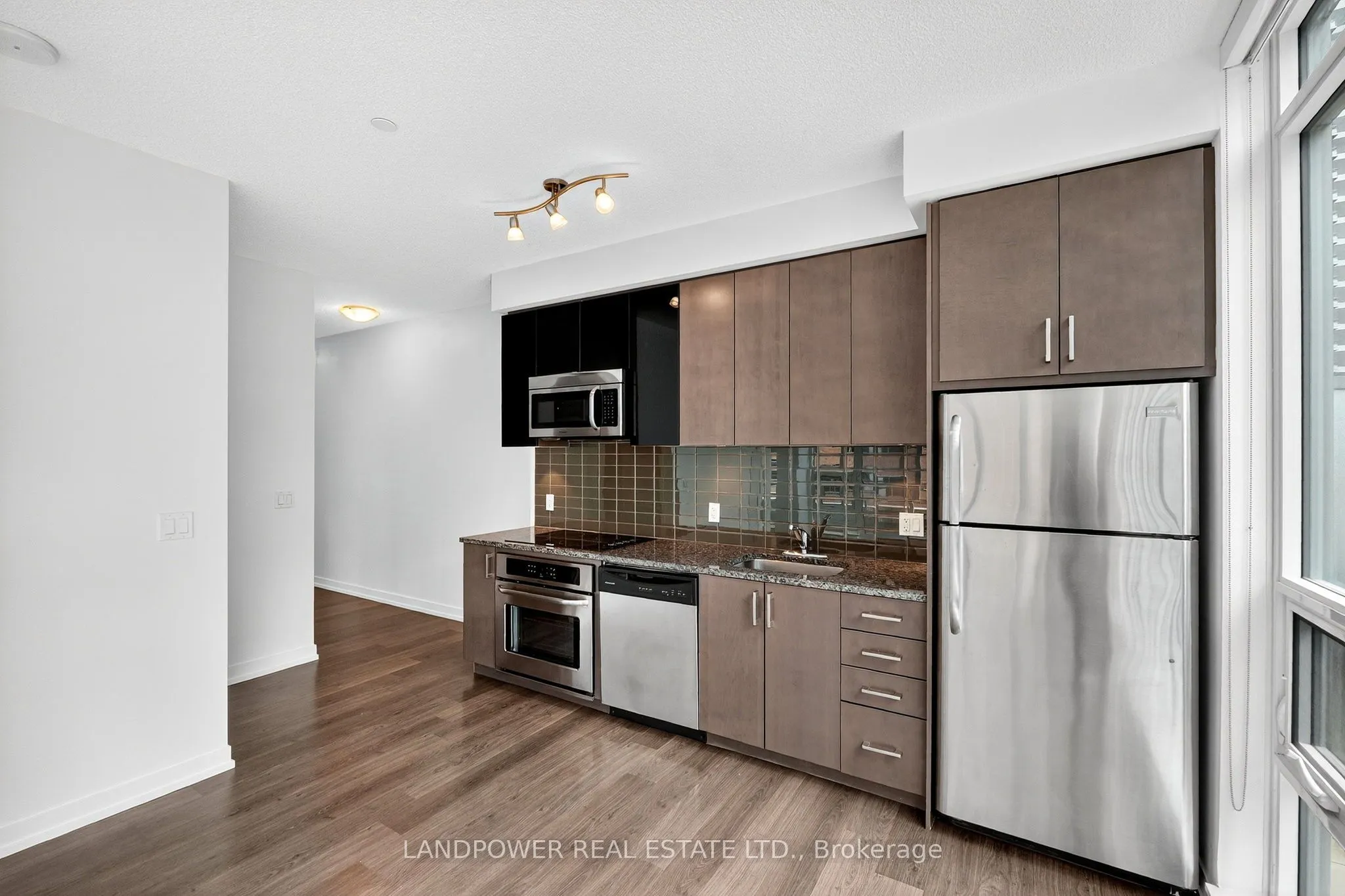 89 Dunfield Avenue, #403