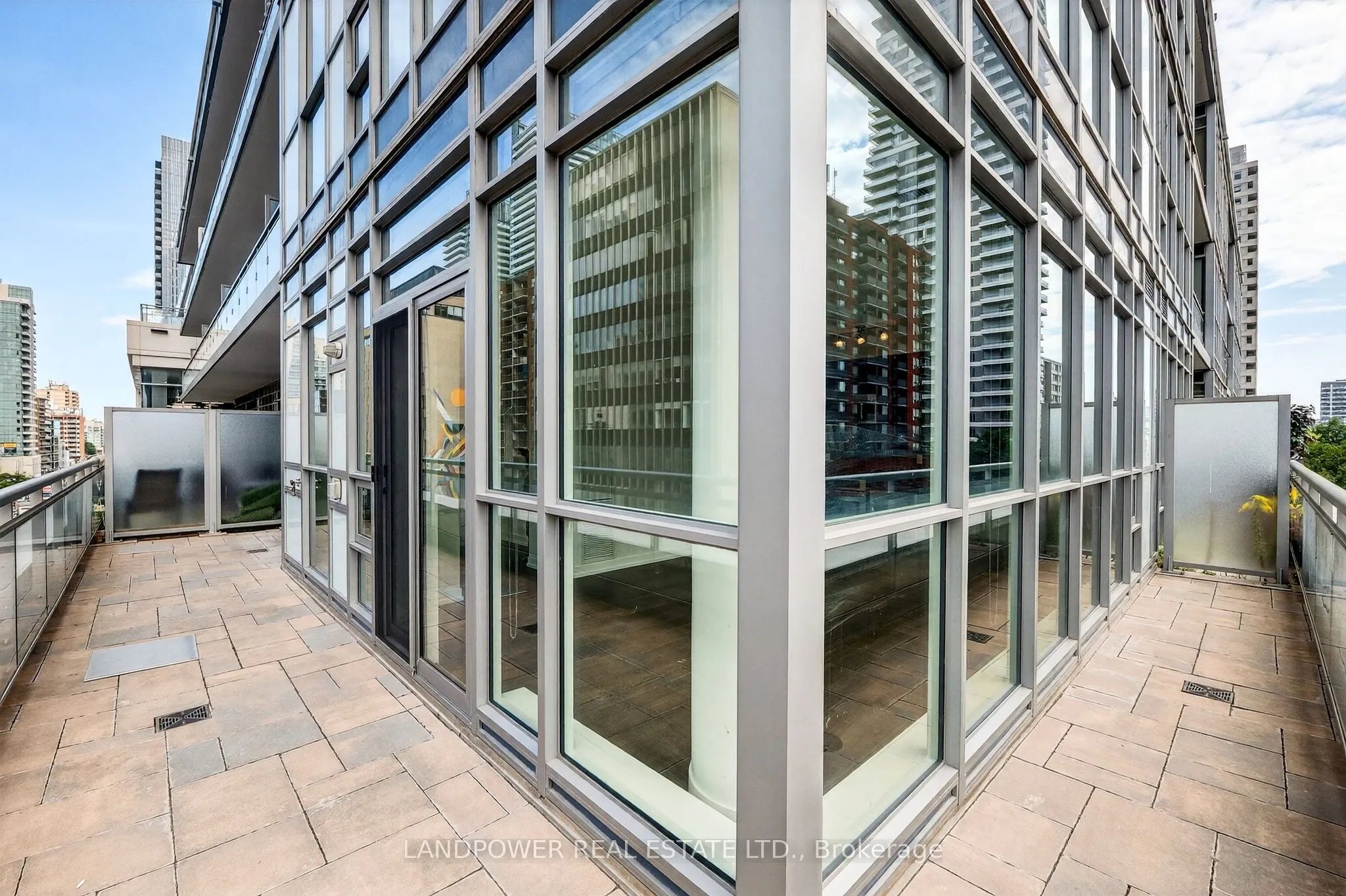 89 Dunfield Avenue, #403