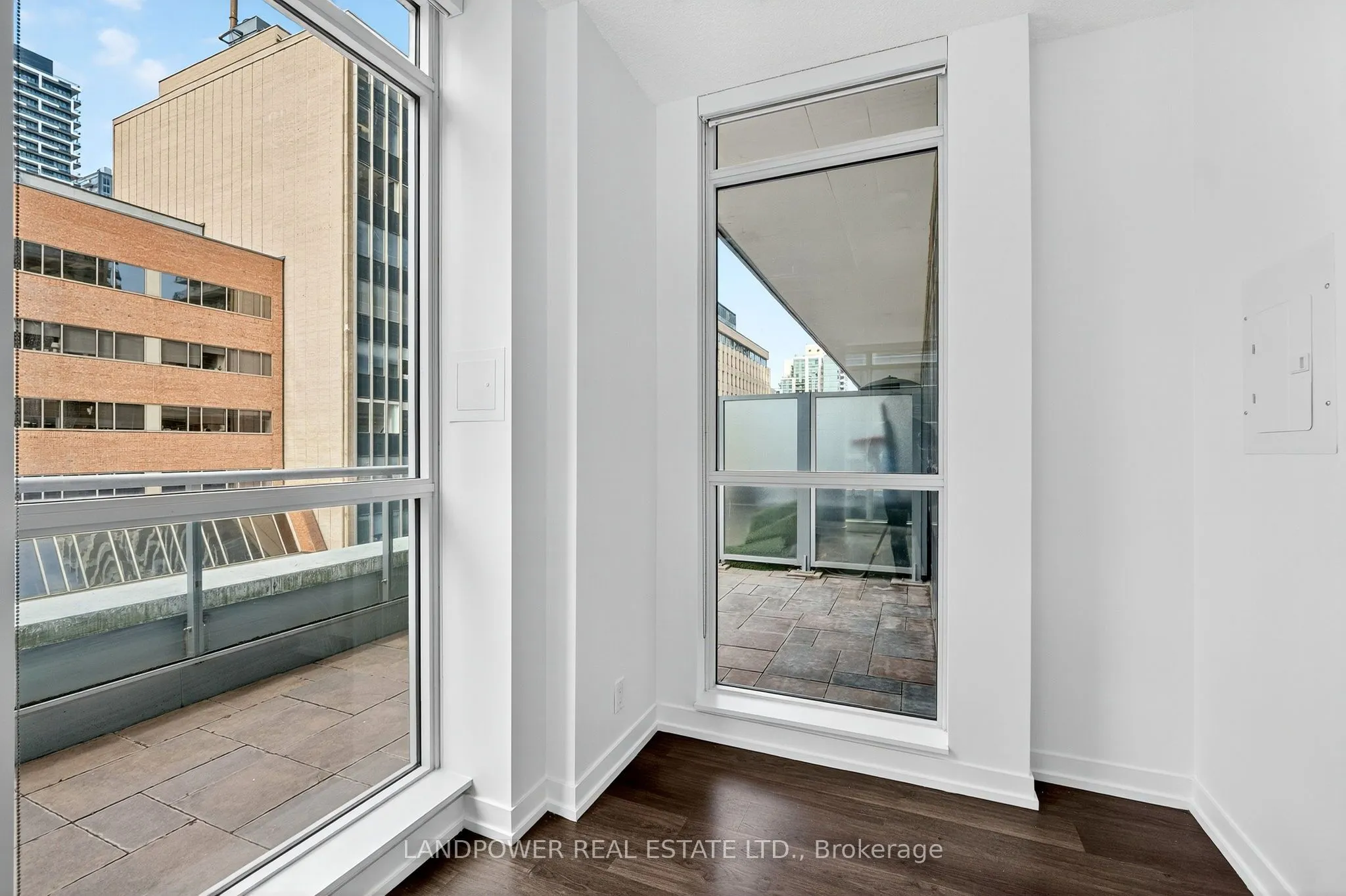 89 Dunfield Avenue, #403