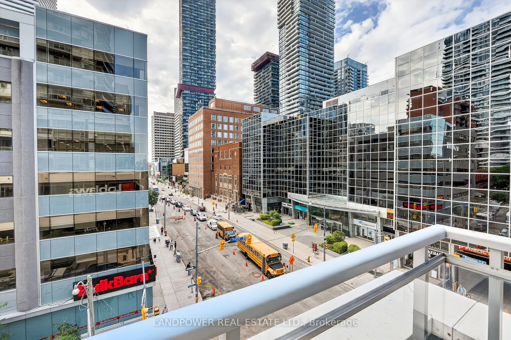 89 Dunfield Avenue, #403