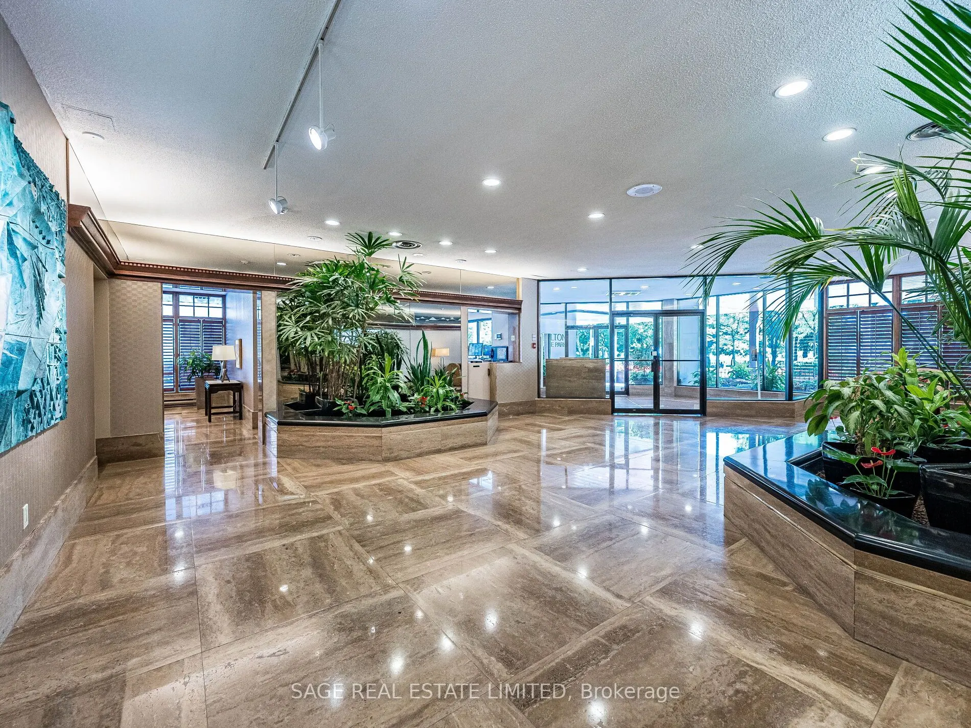 130 Carlton Street, #903
