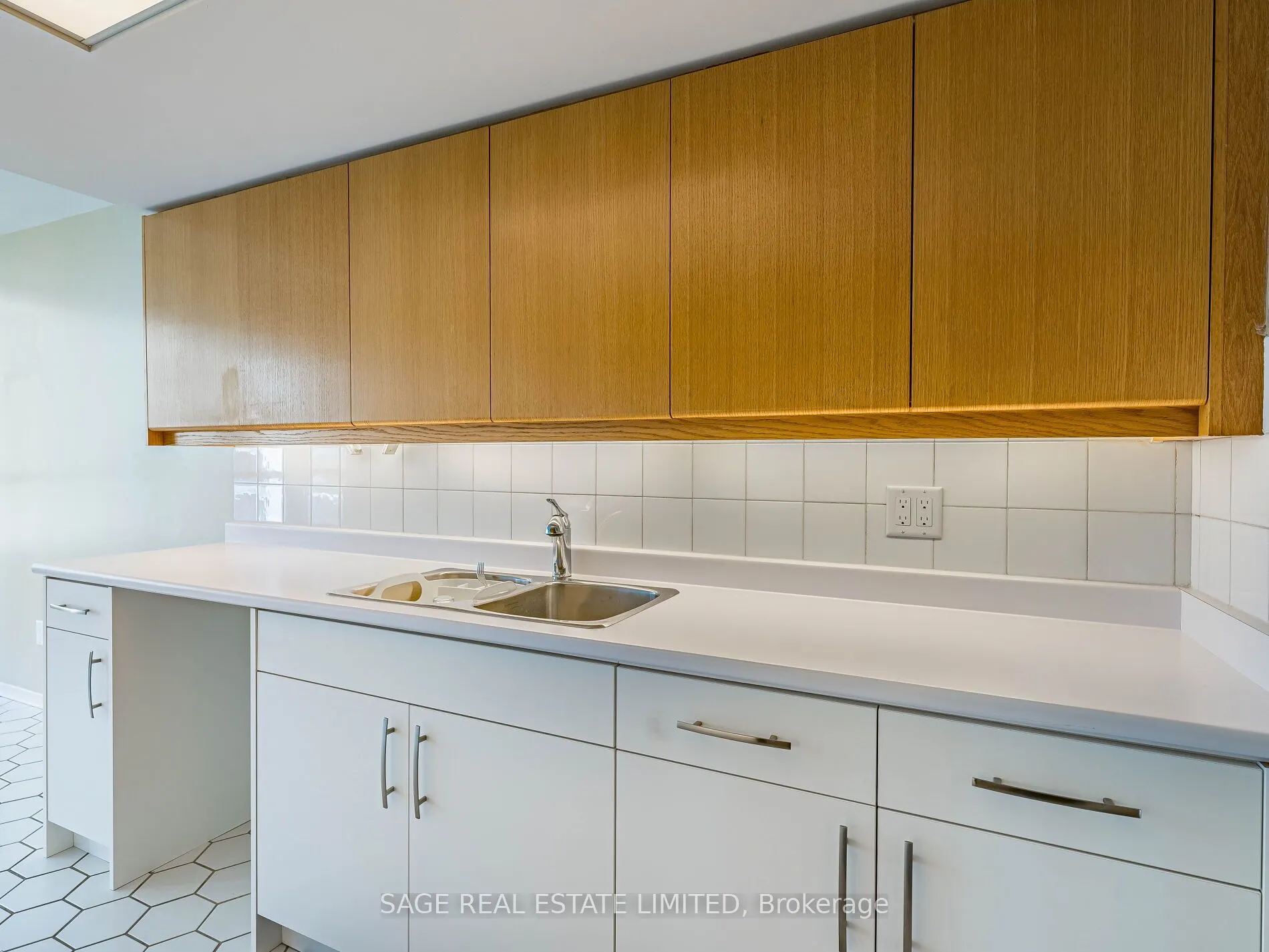 130 Carlton Street, #903