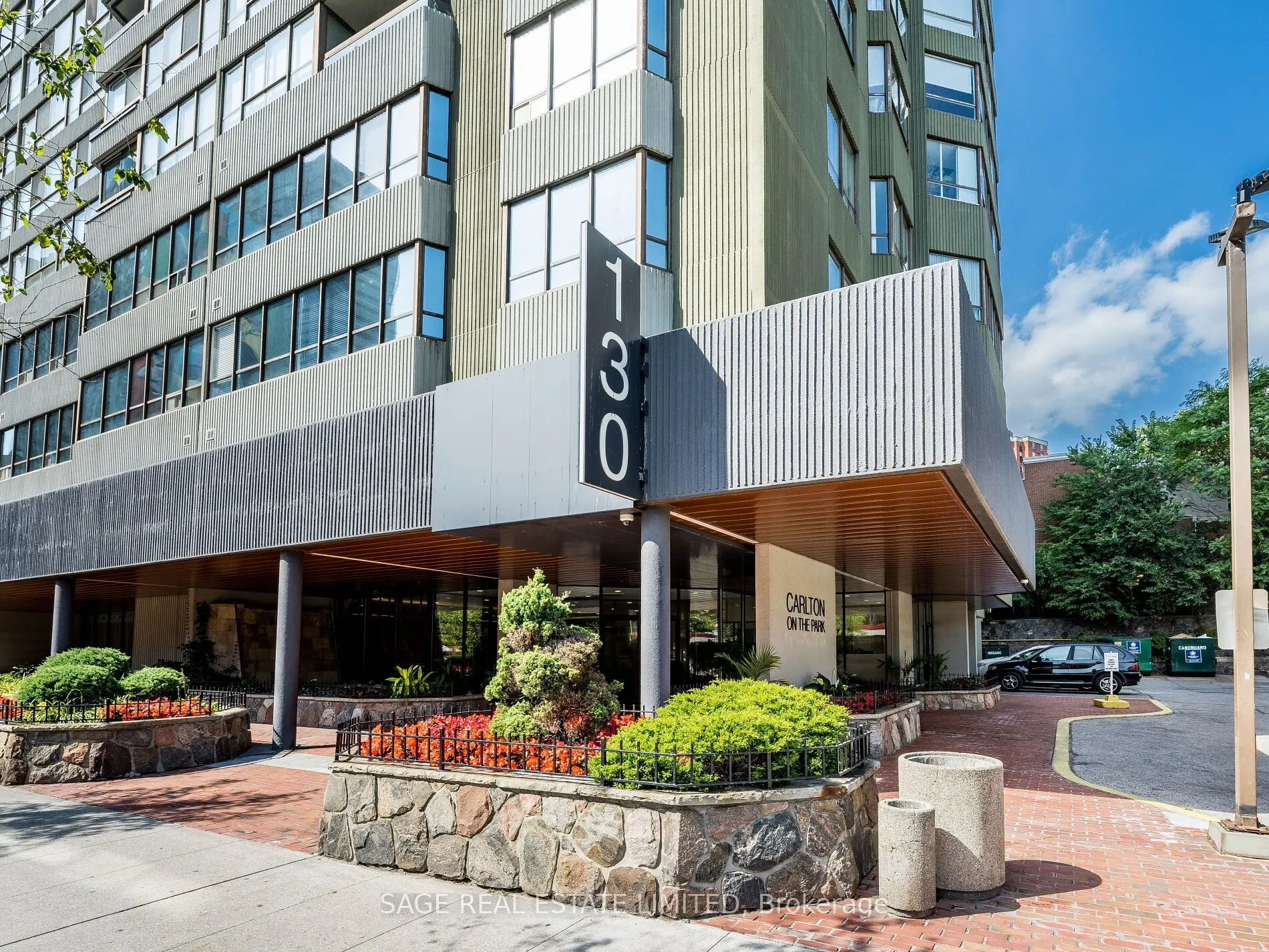 130 Carlton Street, #903
