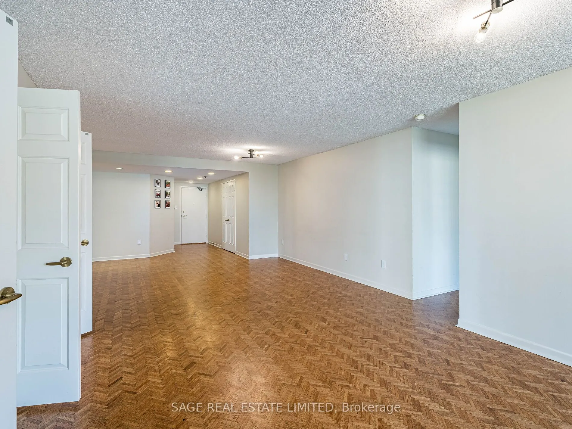 130 Carlton Street, #903