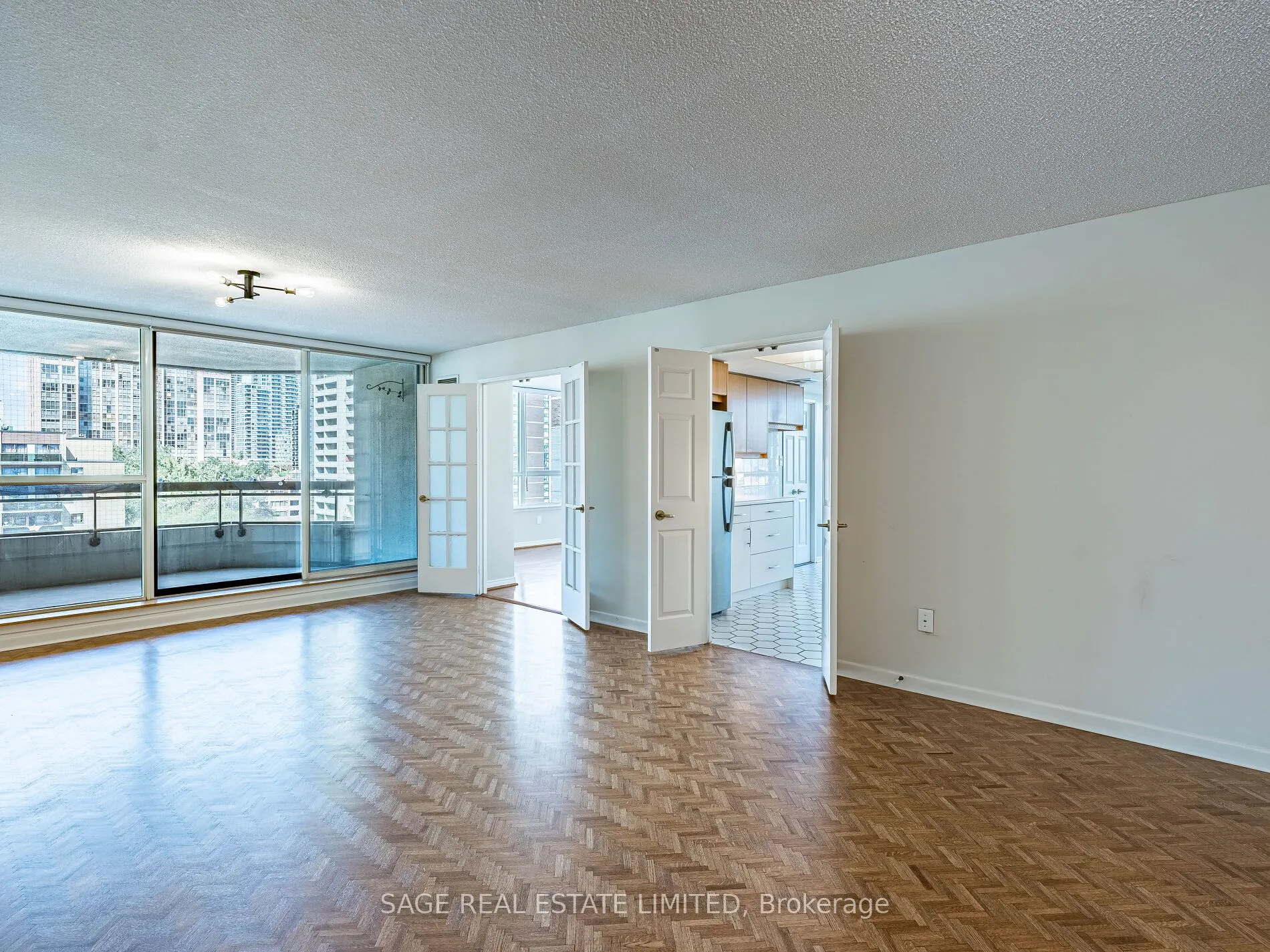 130 Carlton Street, #903