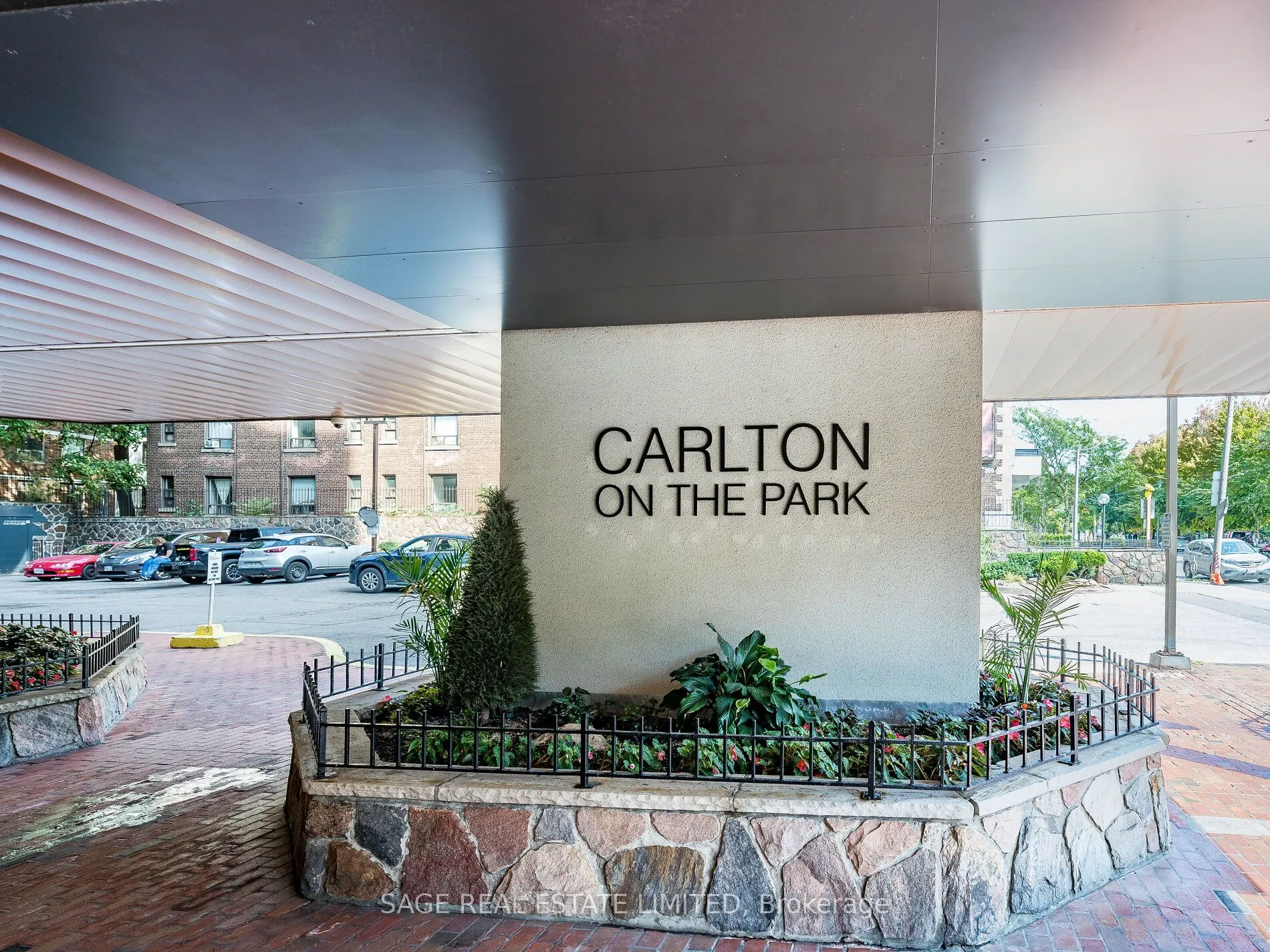 130 Carlton Street, #903