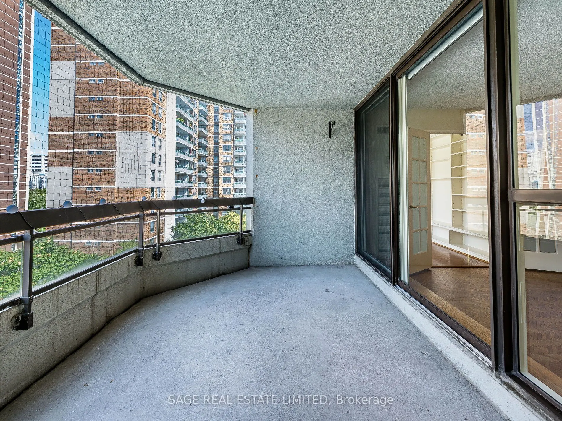130 Carlton Street, #903