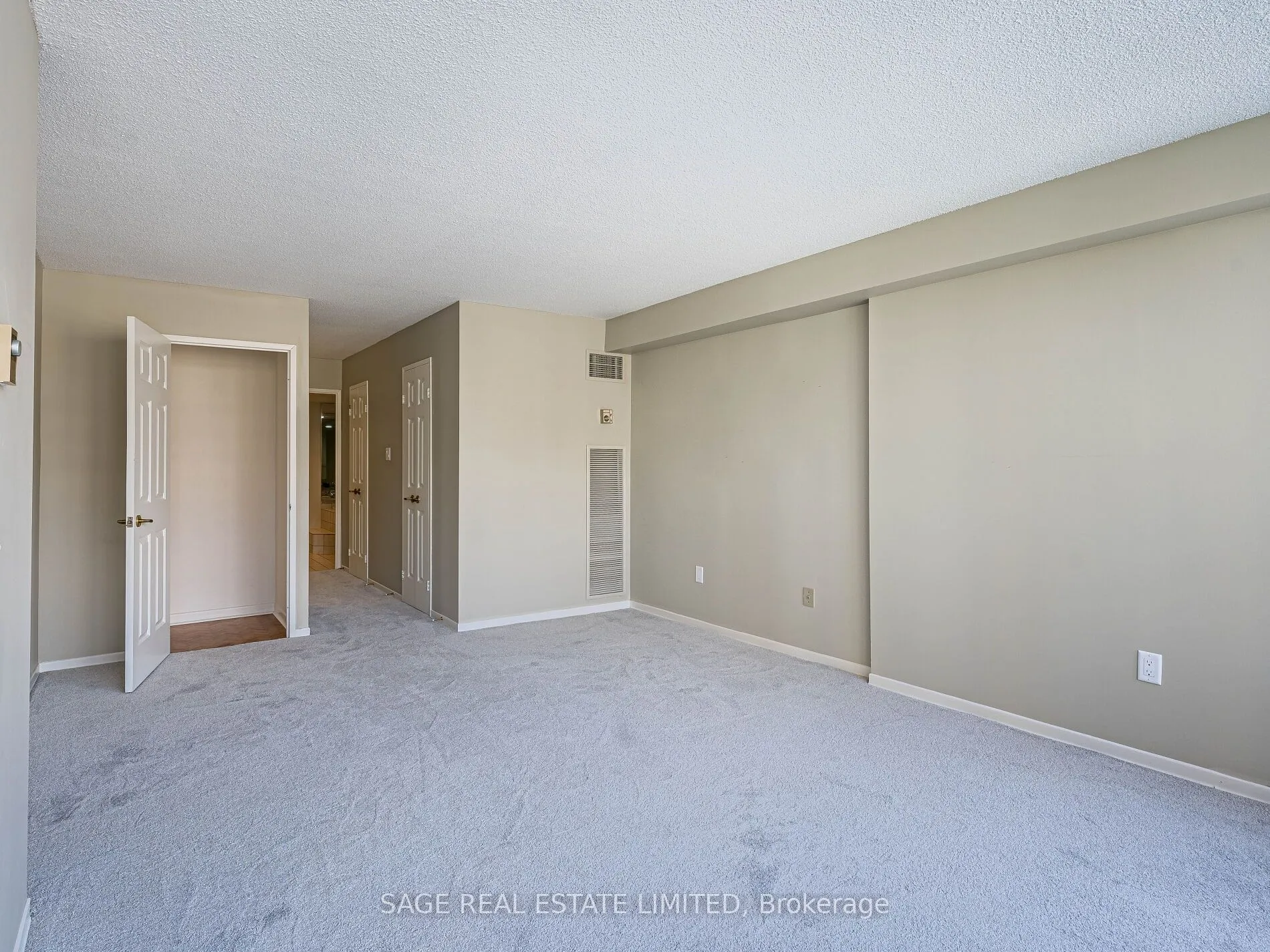 130 Carlton Street, #903
