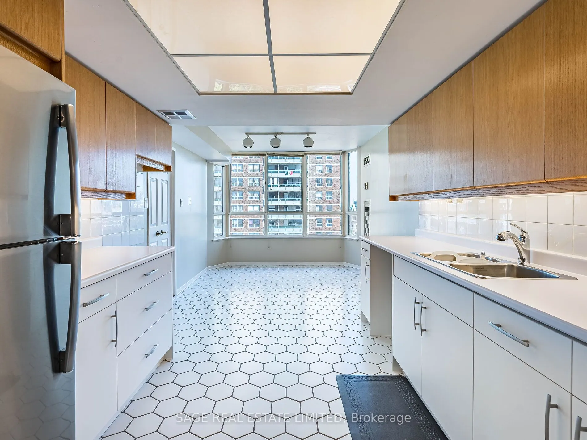 130 Carlton Street, #903