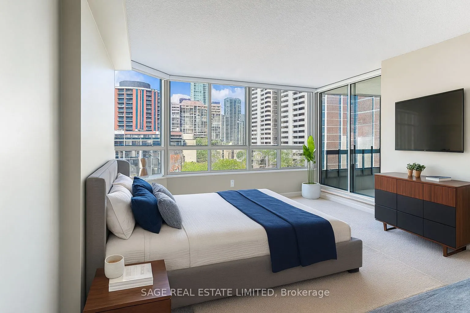 130 Carlton Street, #903