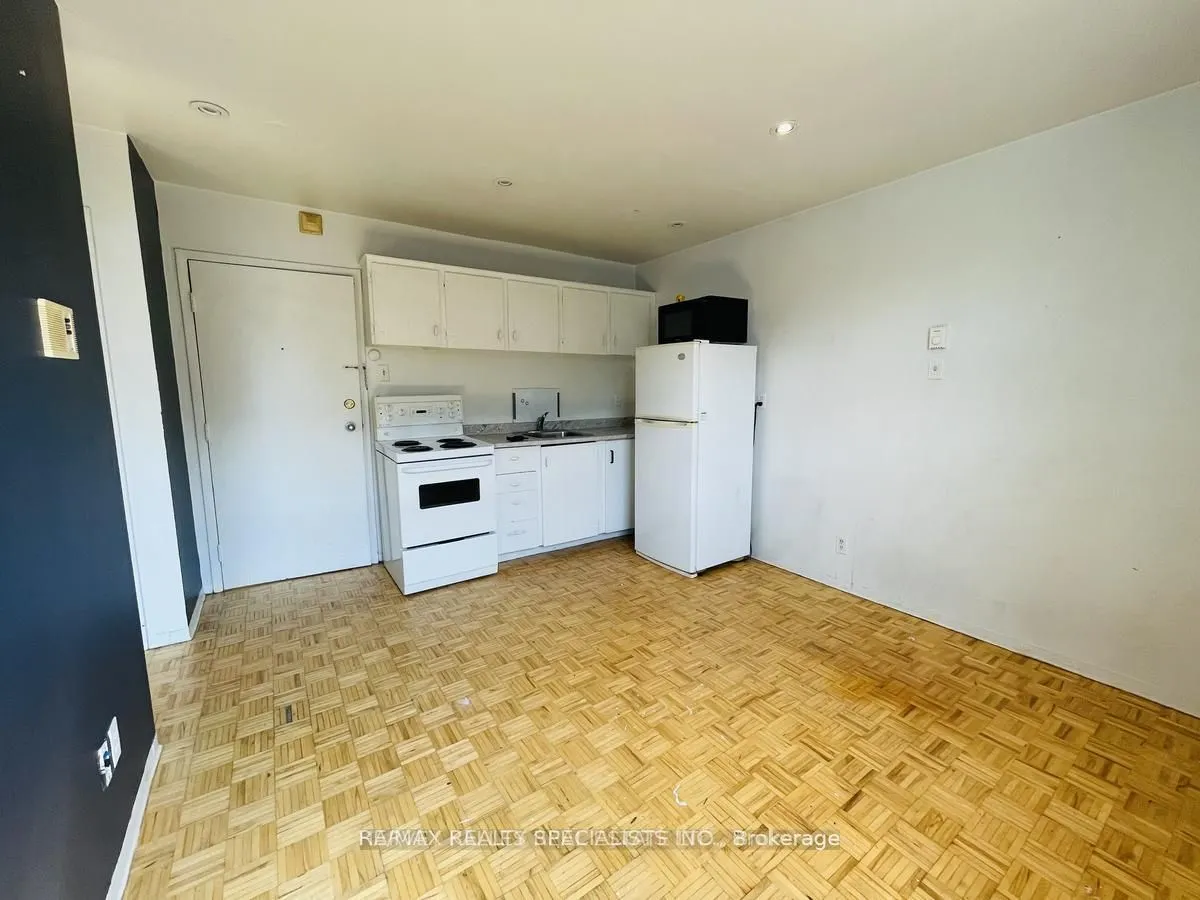 1087 Bloor Street, #204