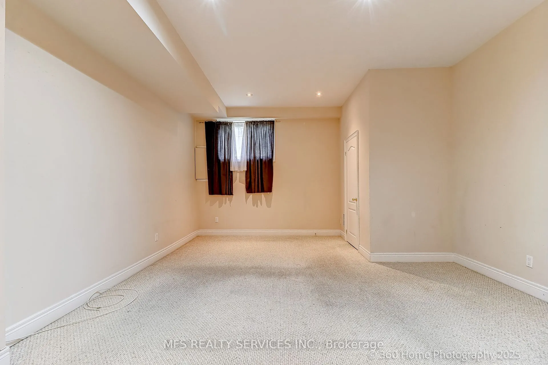 132 B Finch Avenue E