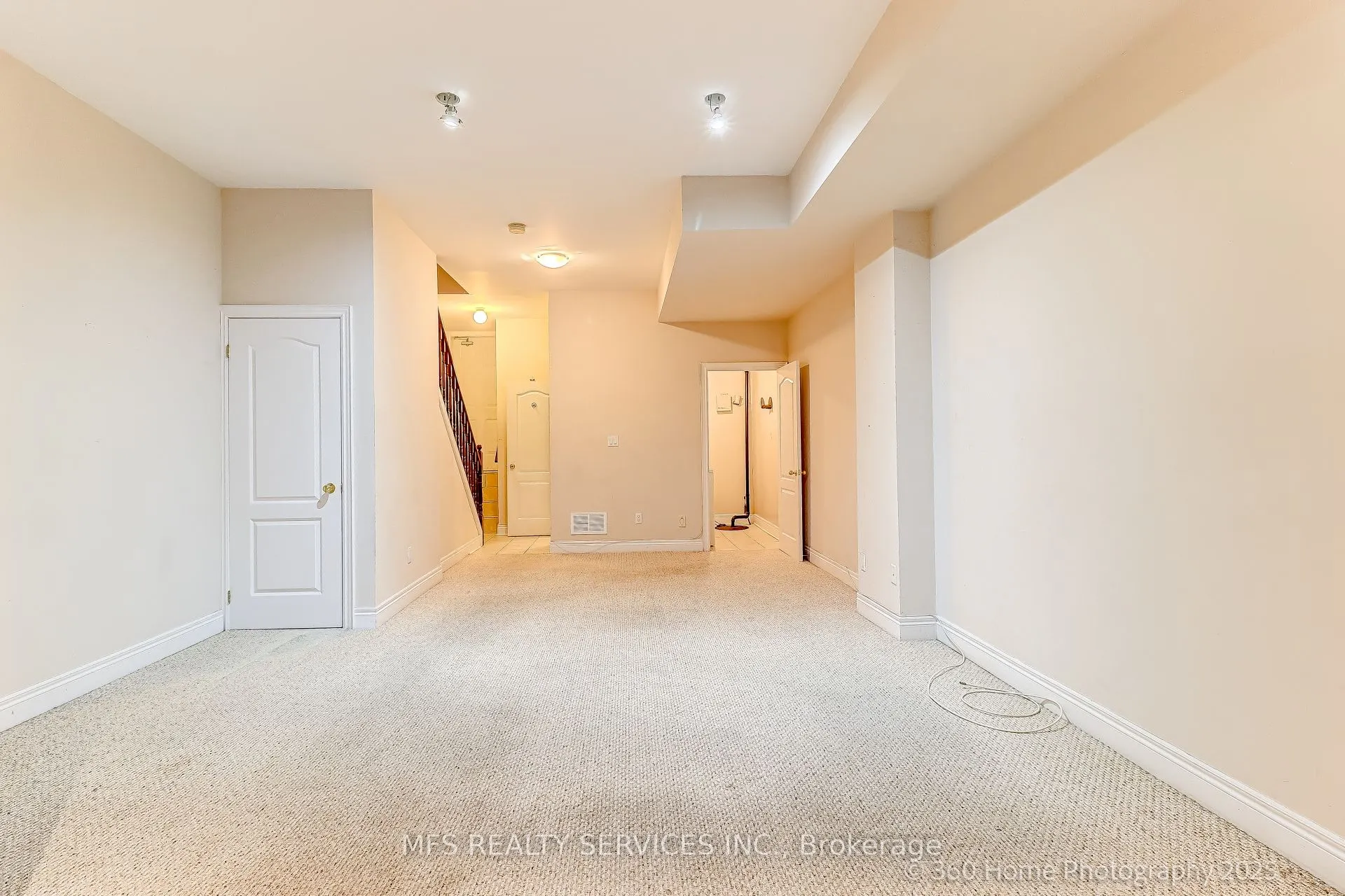 132 B Finch Avenue E