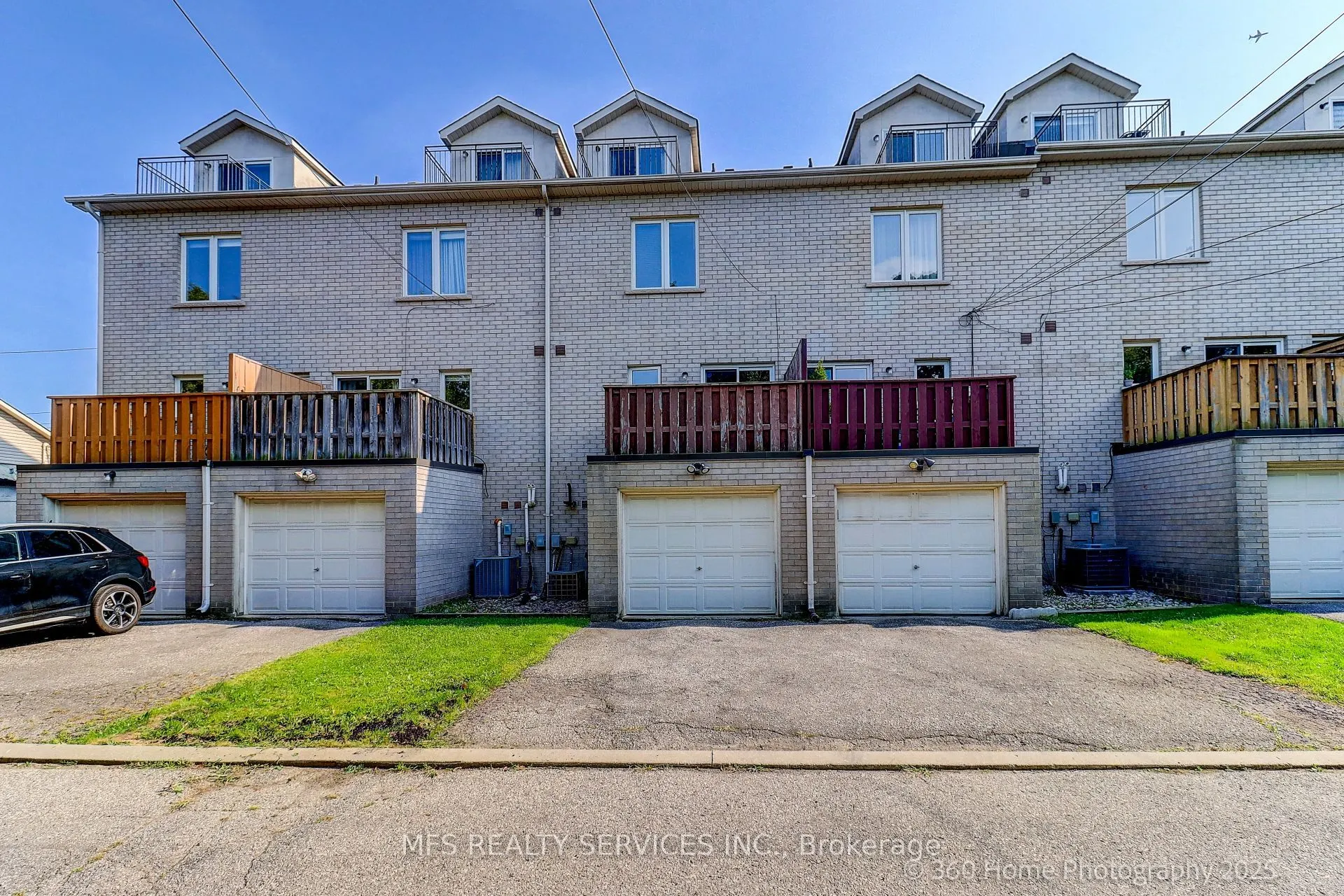 132 B Finch Avenue E