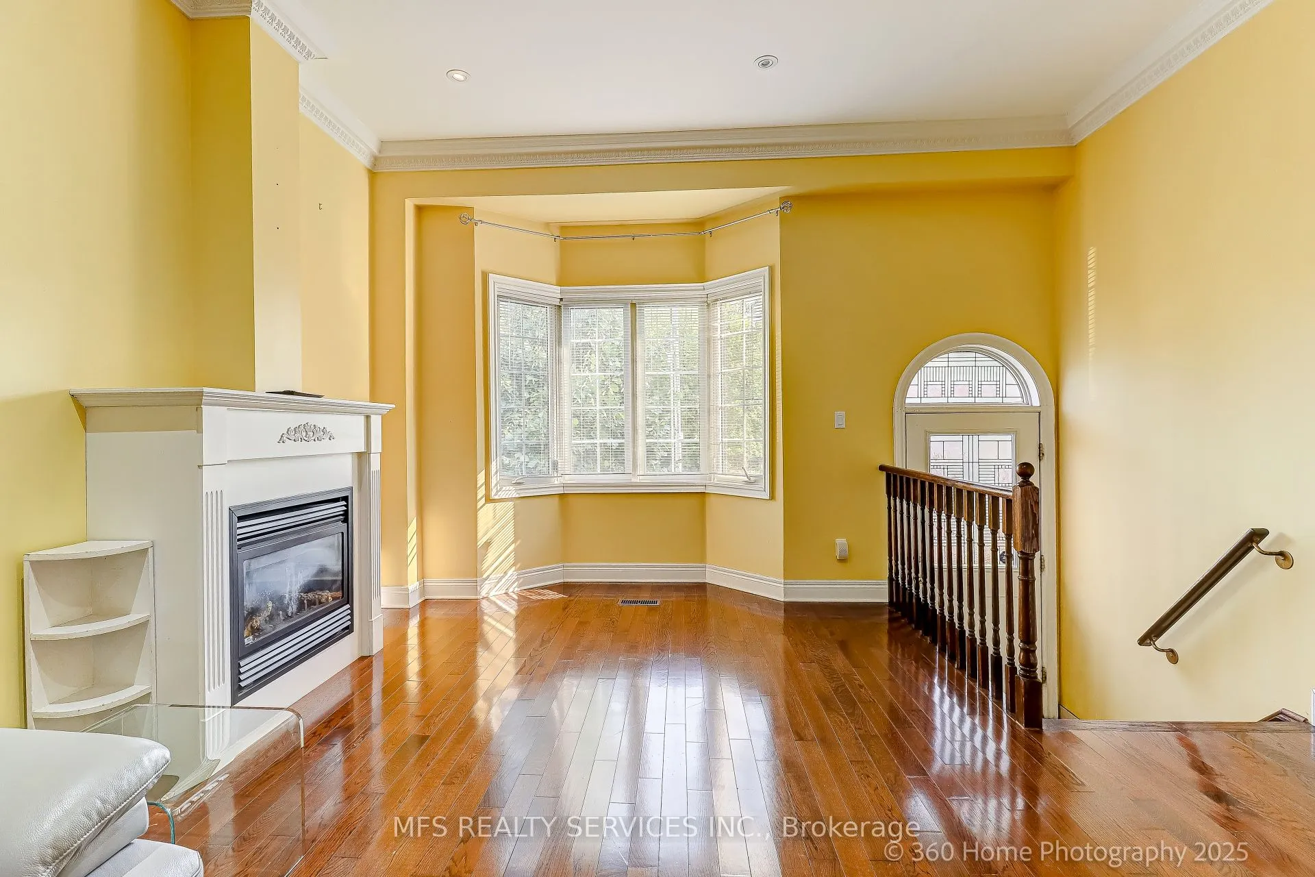 132 B Finch Avenue E