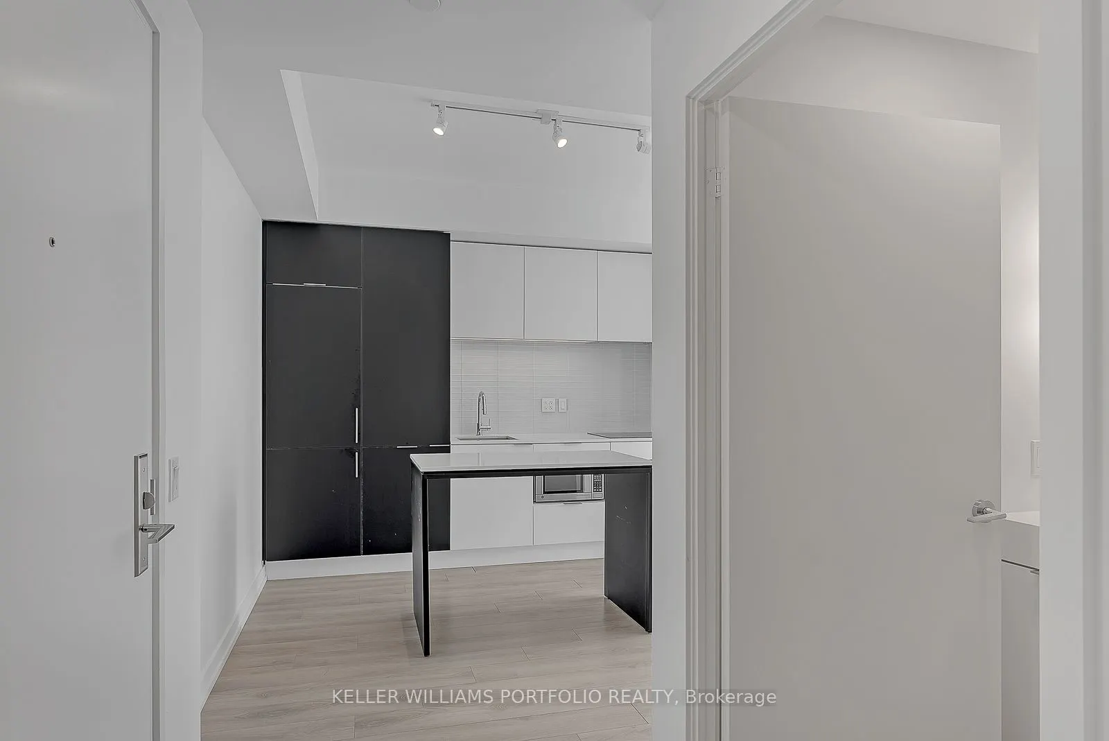 33 Helendale Avenue, #1709