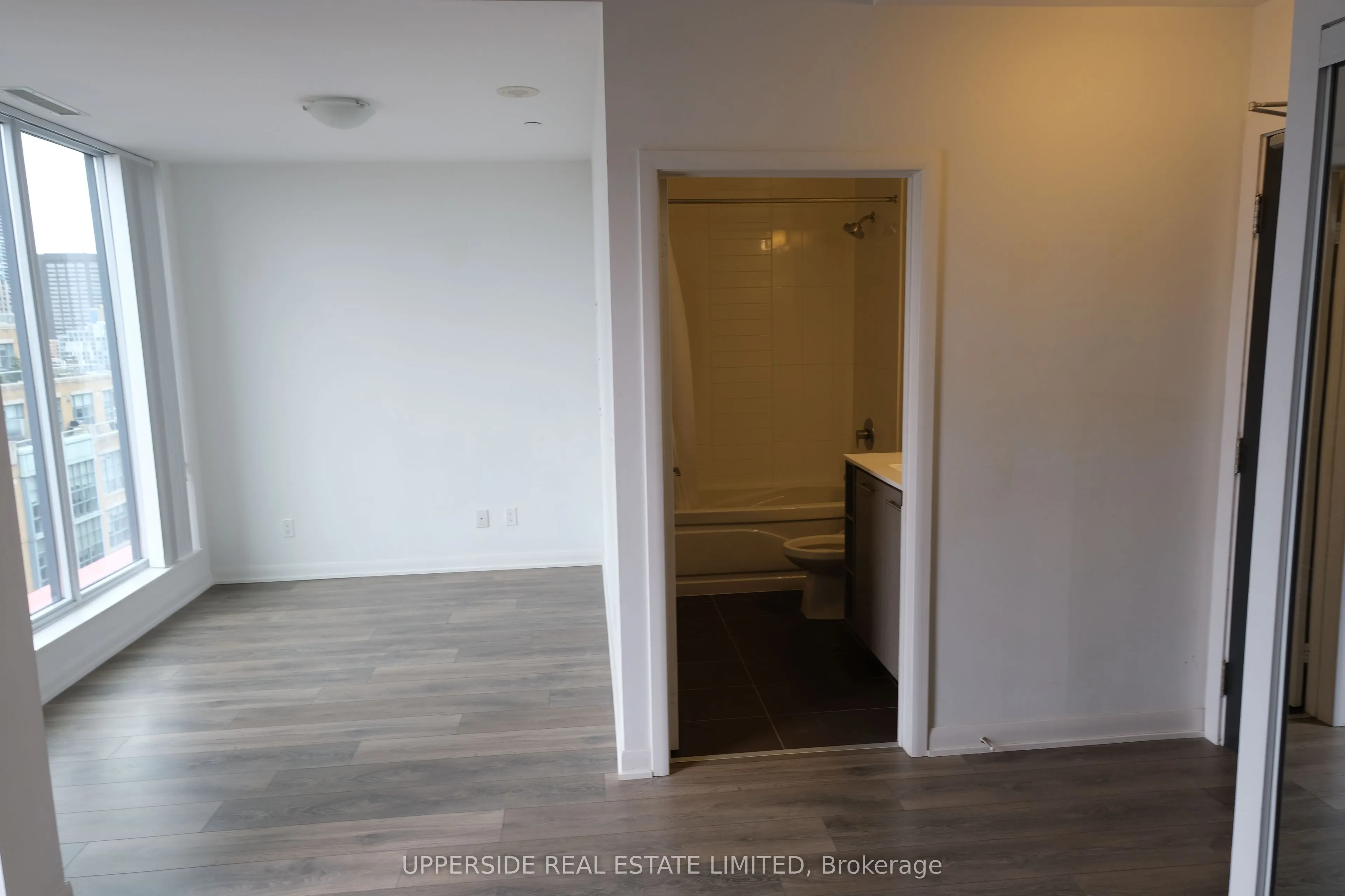 435 Richmond Street W