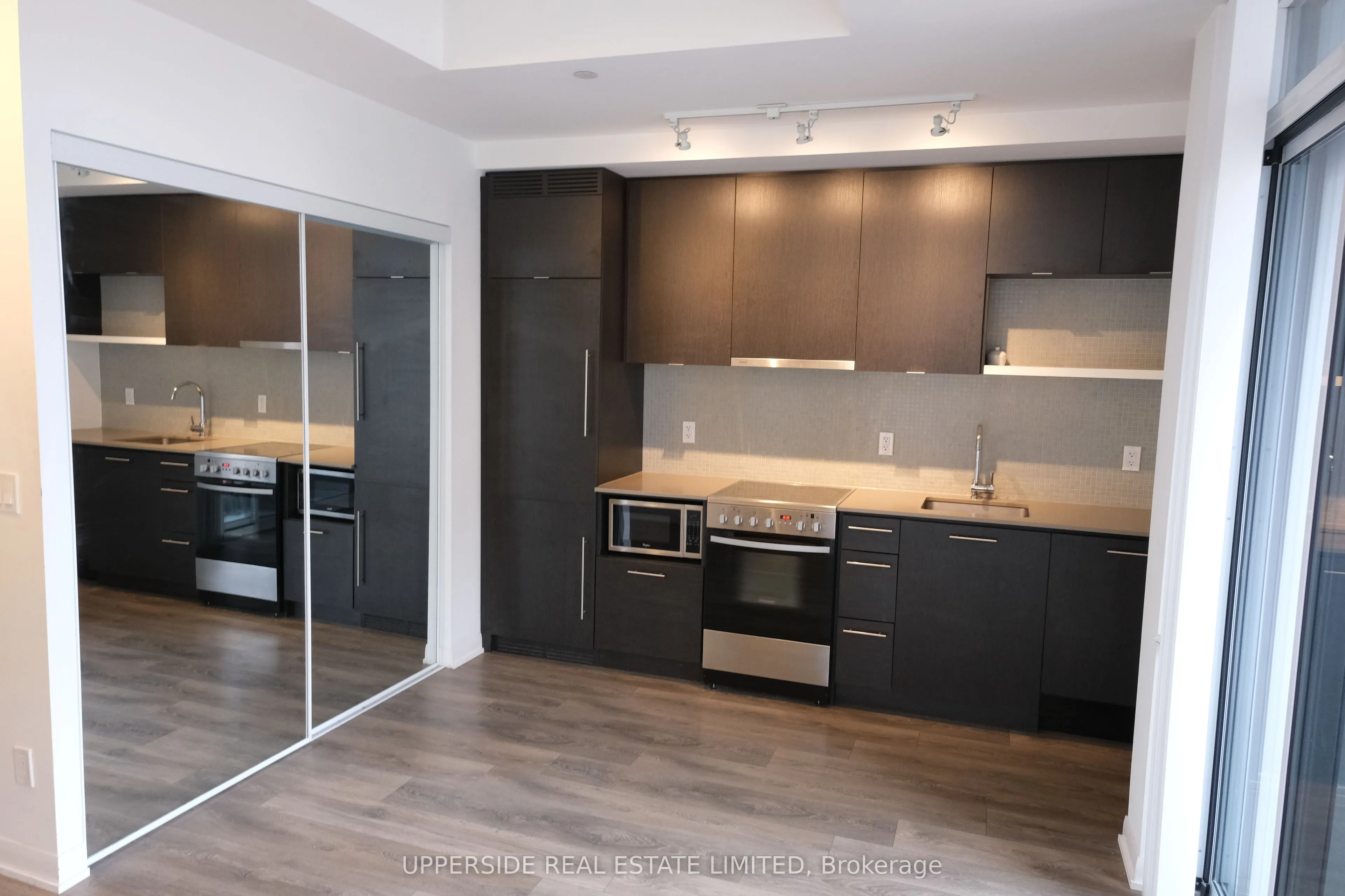 435 Richmond Street W