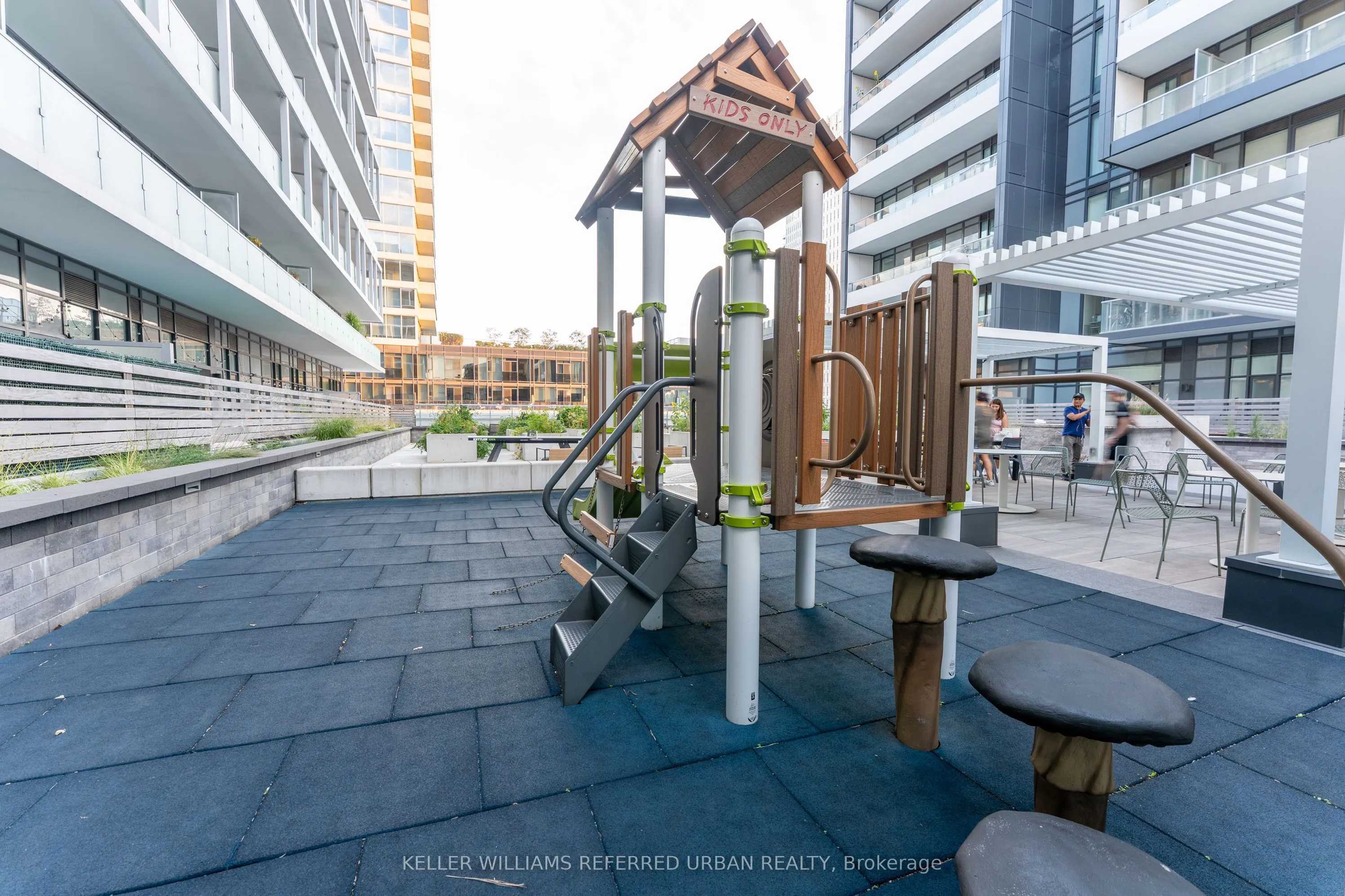 225 Sumach Street, #611