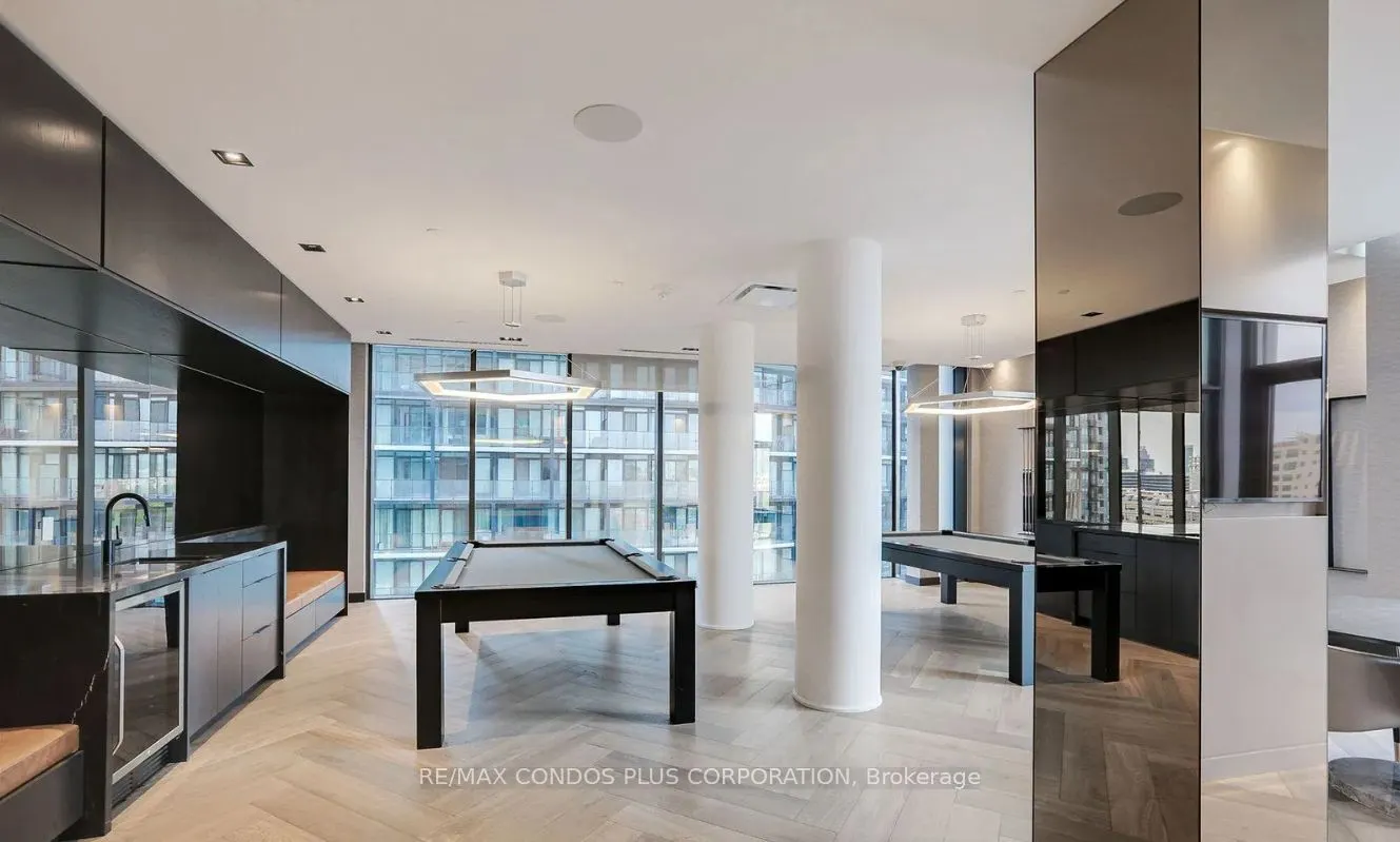 330 Richmond Street W