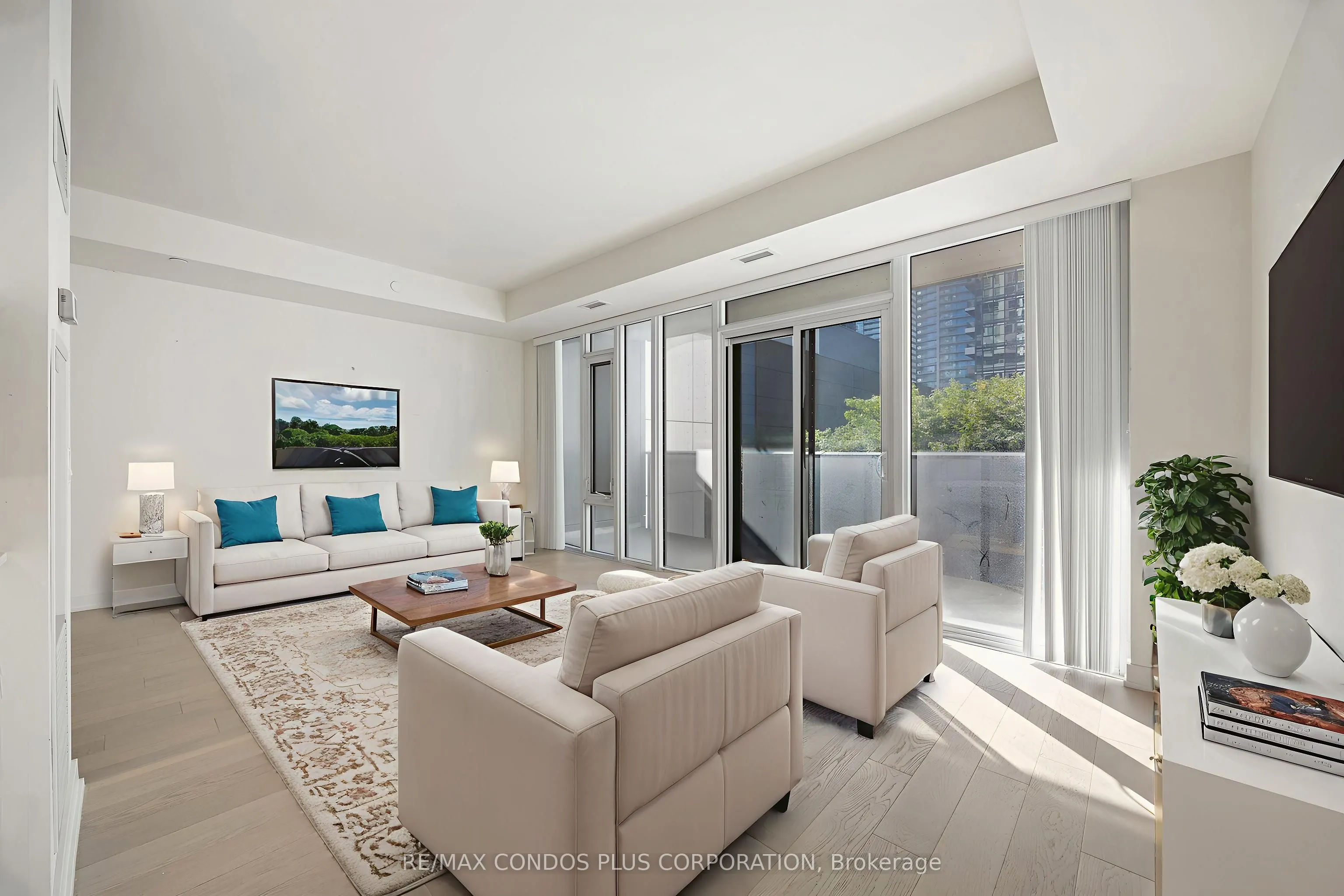 330 Richmond Street W