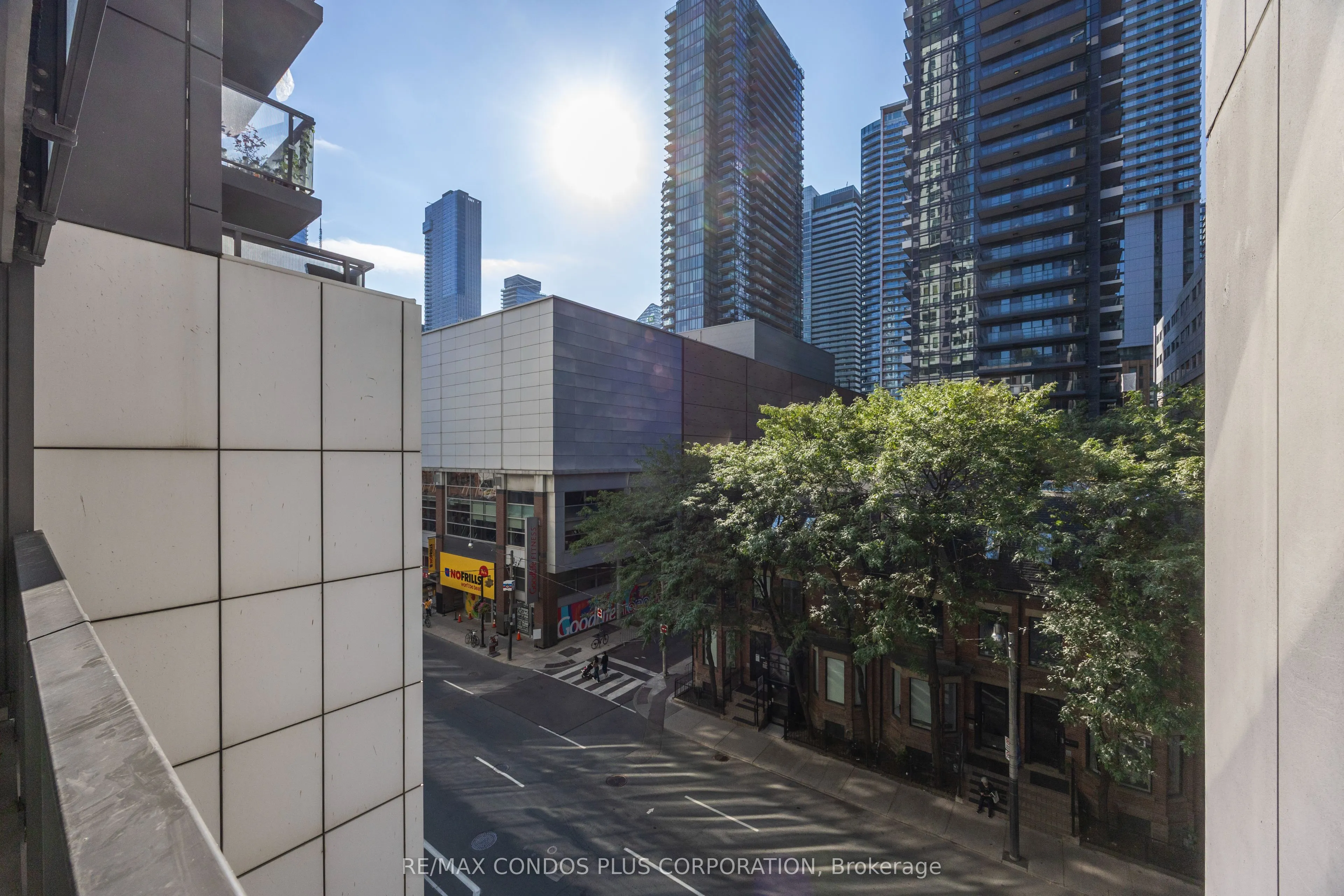330 Richmond Street W