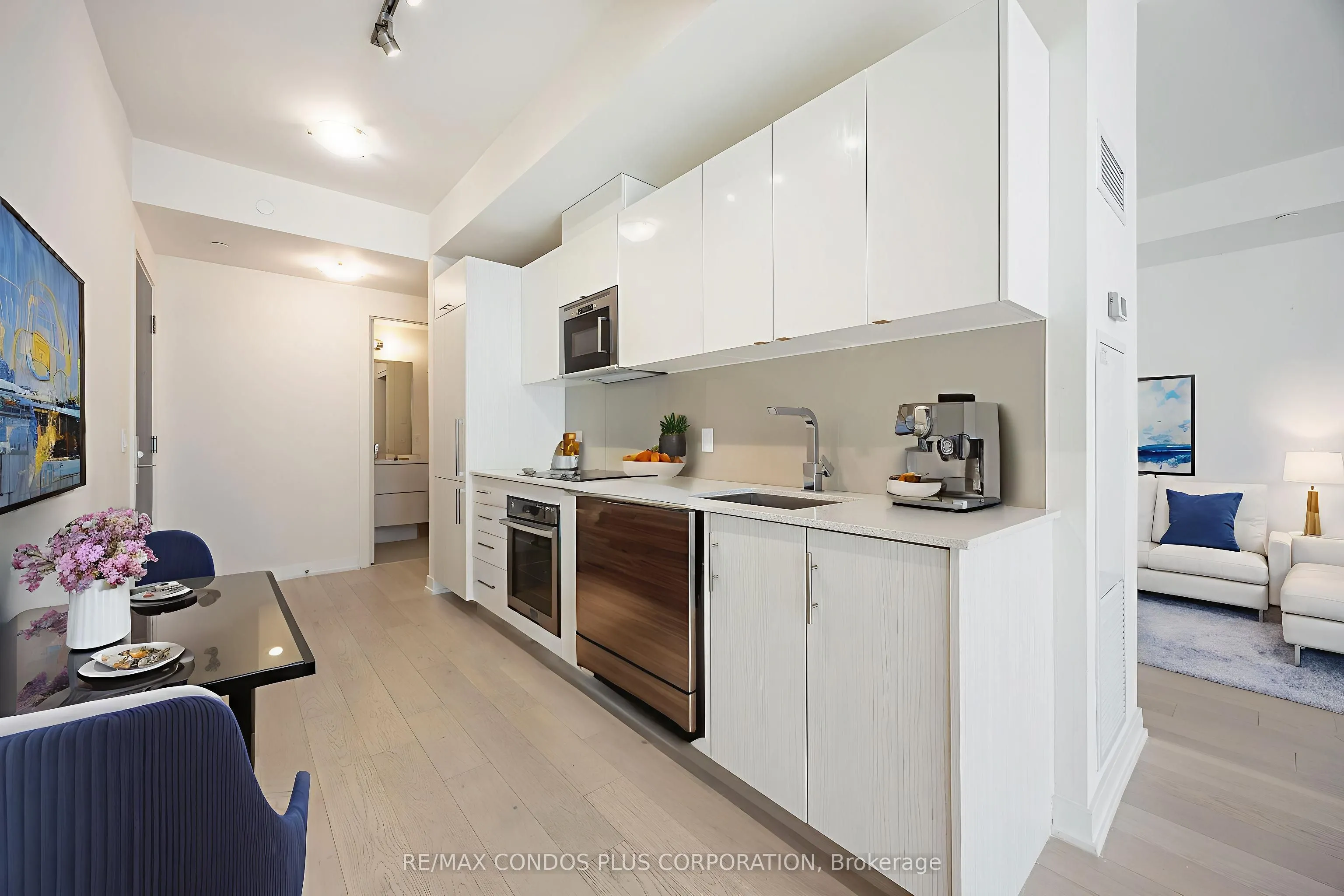 330 Richmond Street W