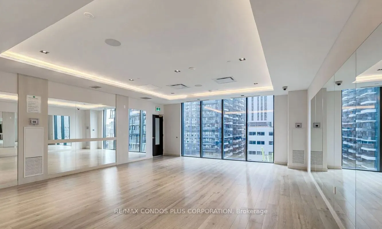 330 Richmond Street W
