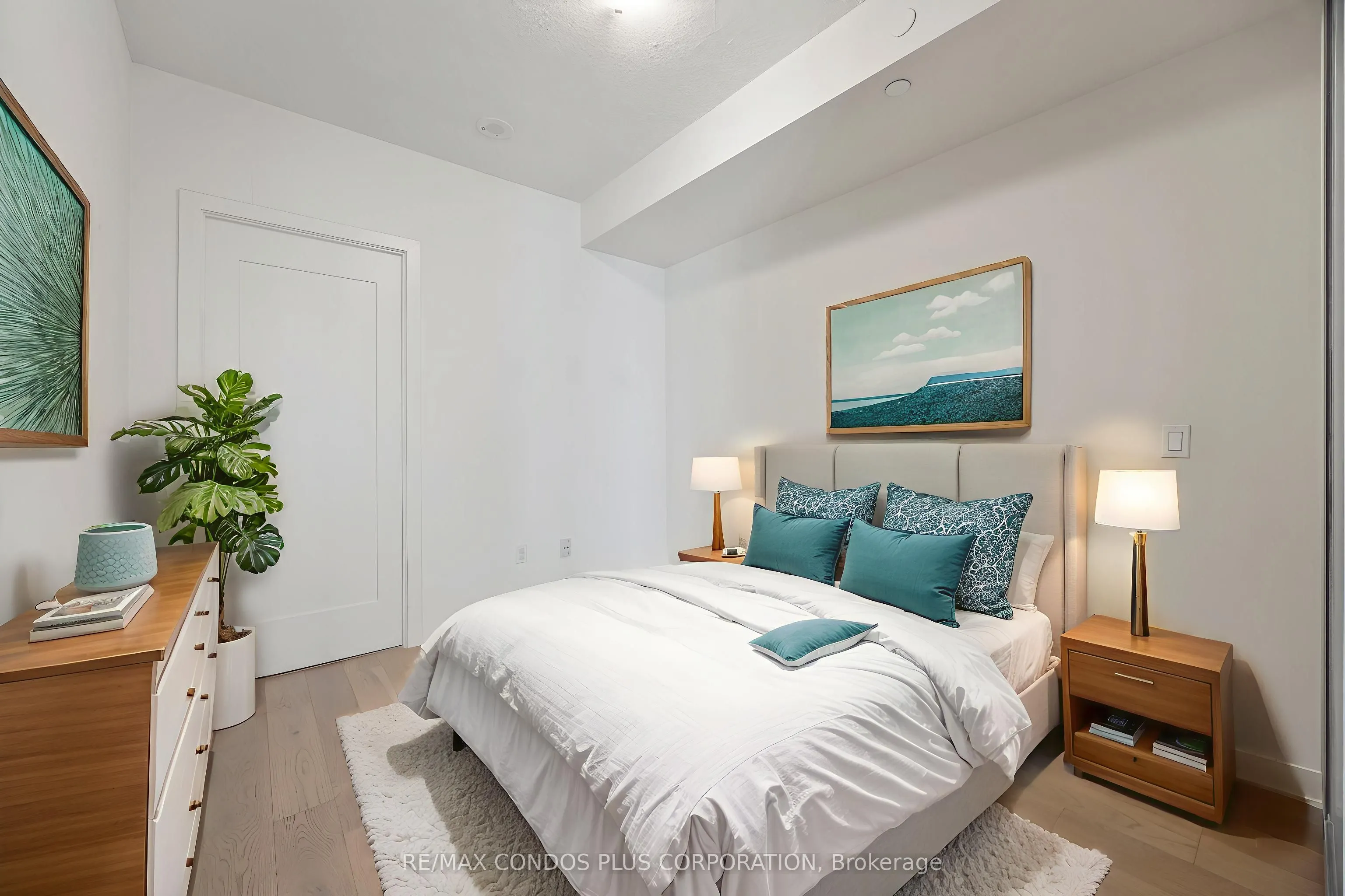 330 Richmond Street W