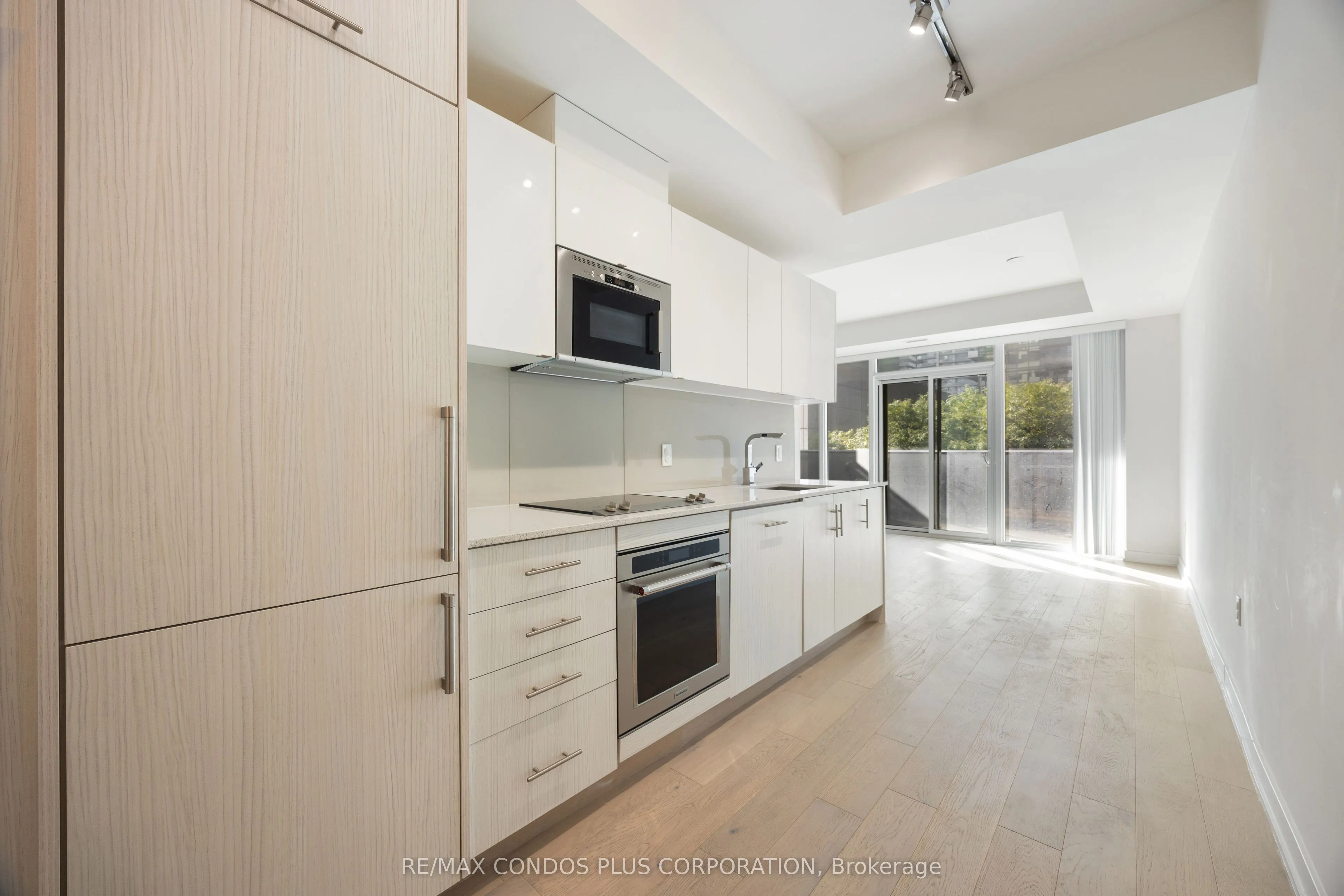 330 Richmond Street W