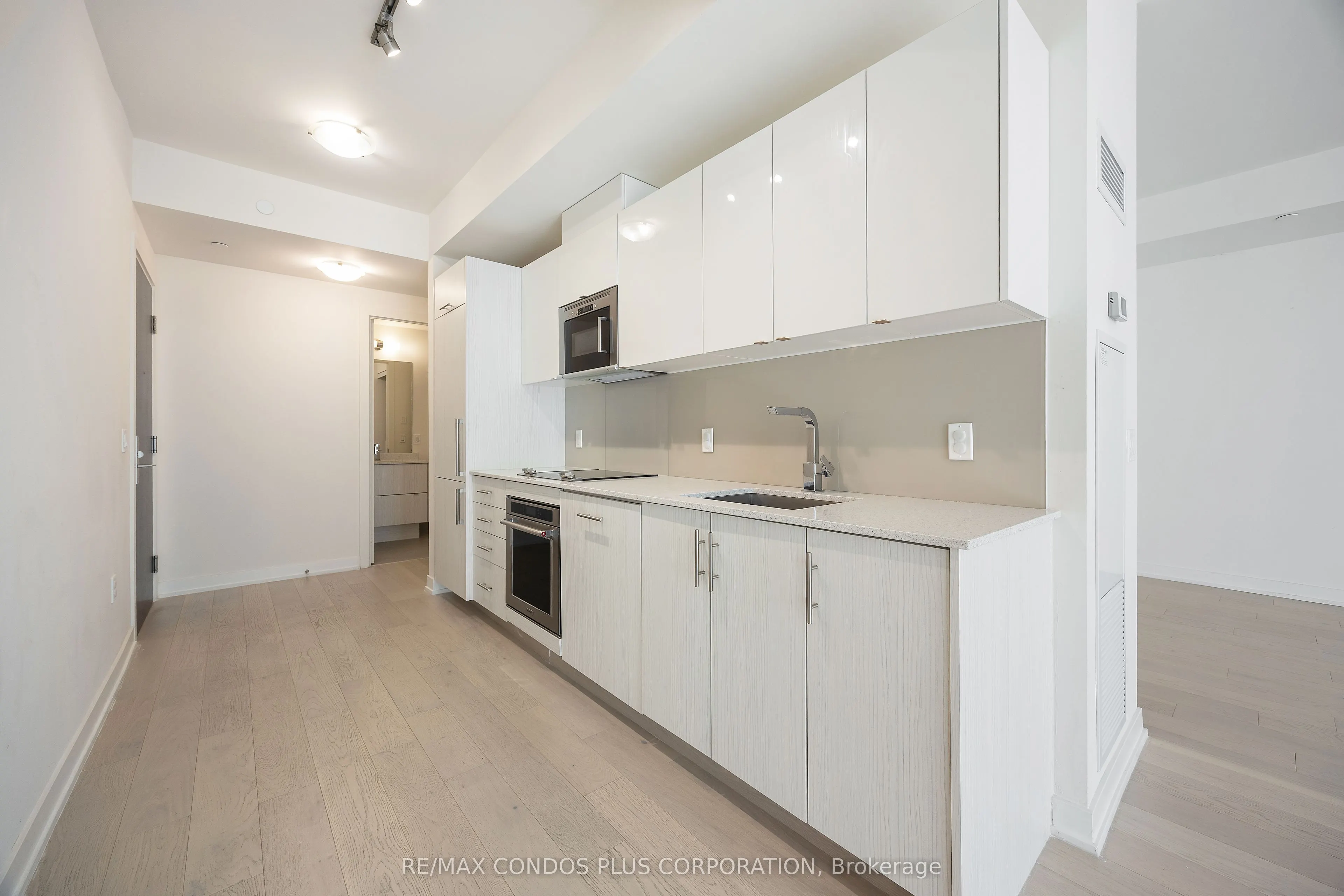330 Richmond Street W