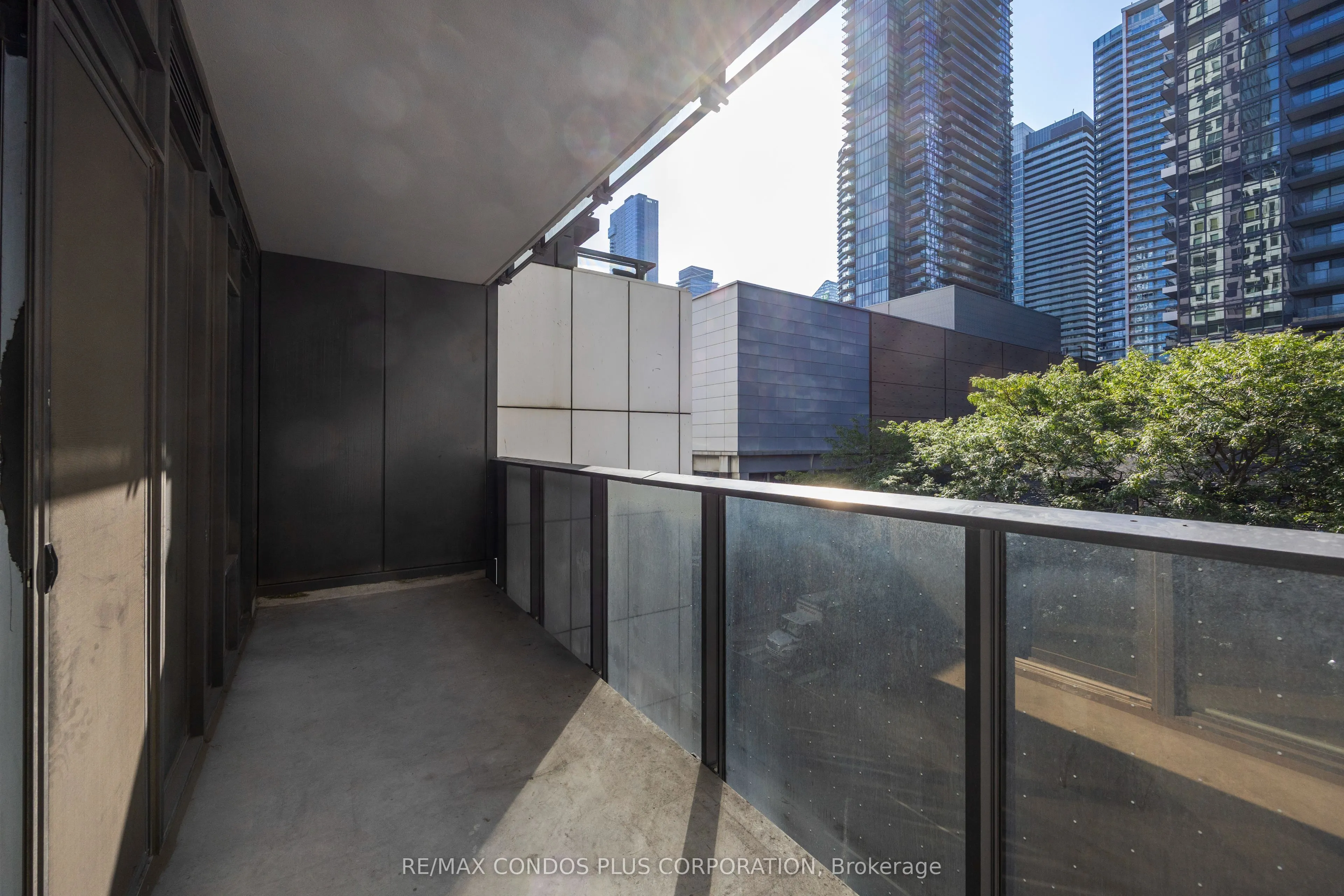 330 Richmond Street W