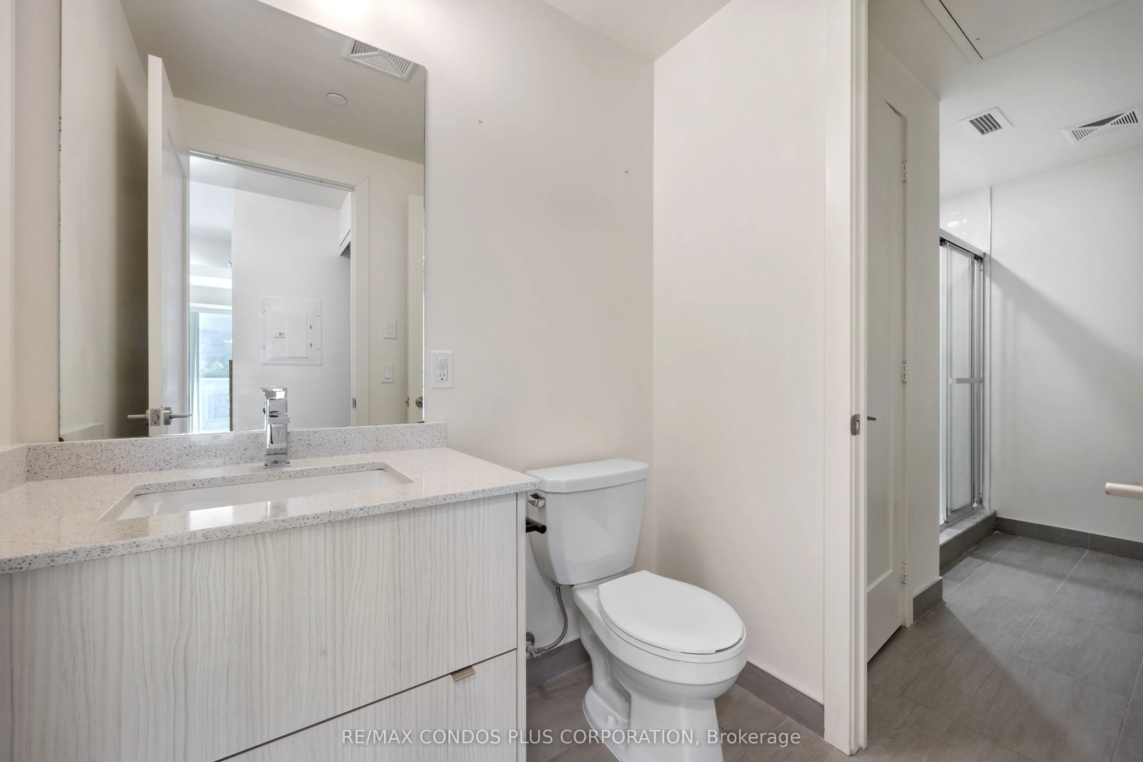 330 Richmond Street W