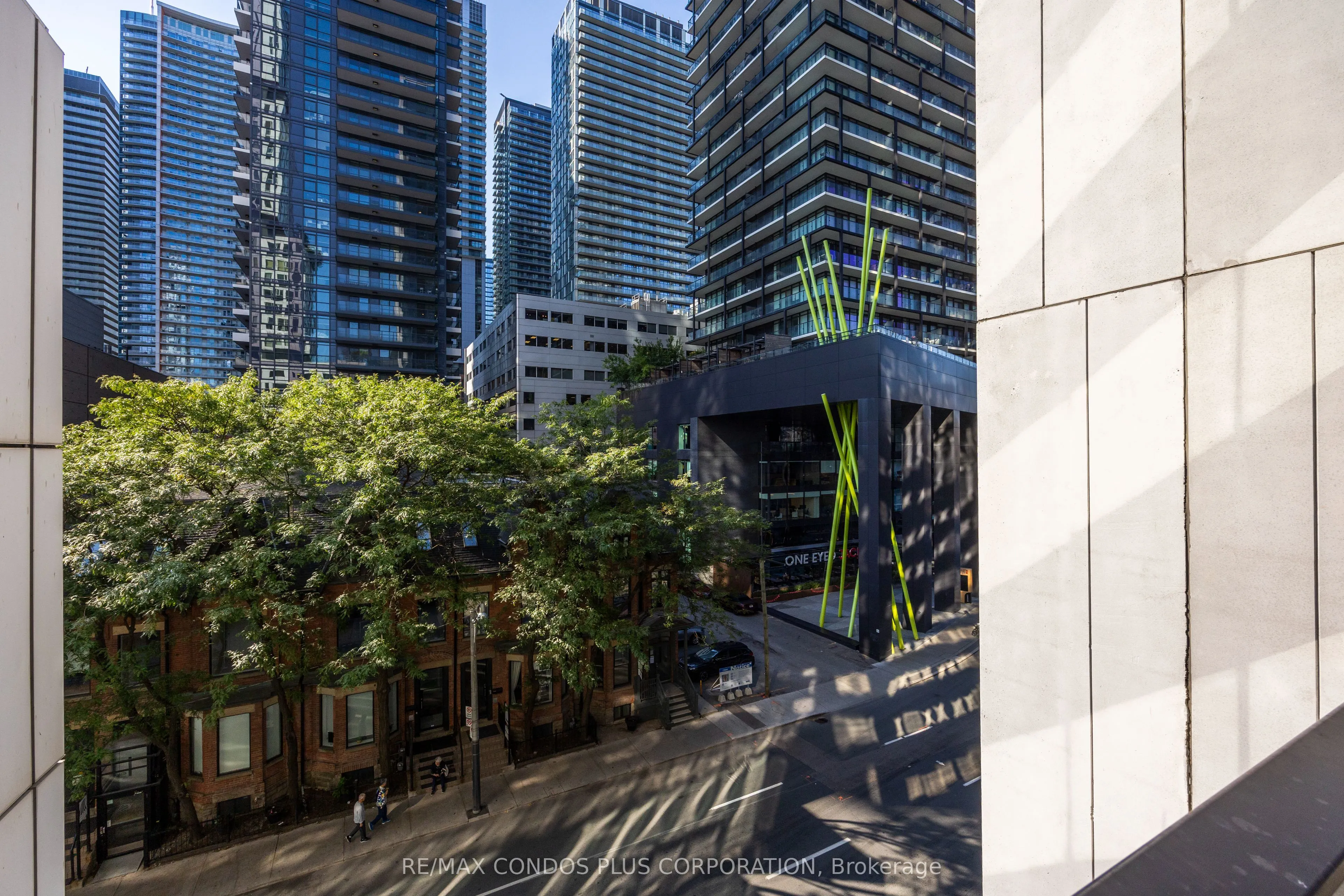 330 Richmond Street W