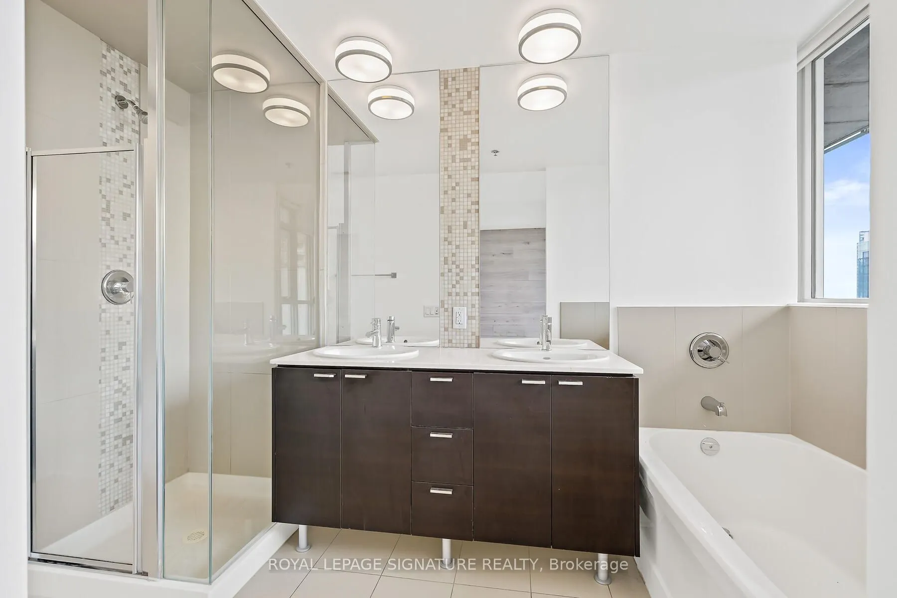 375 King Street W, #1802