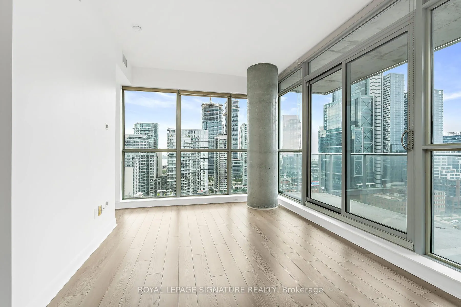 375 King Street W, #1802