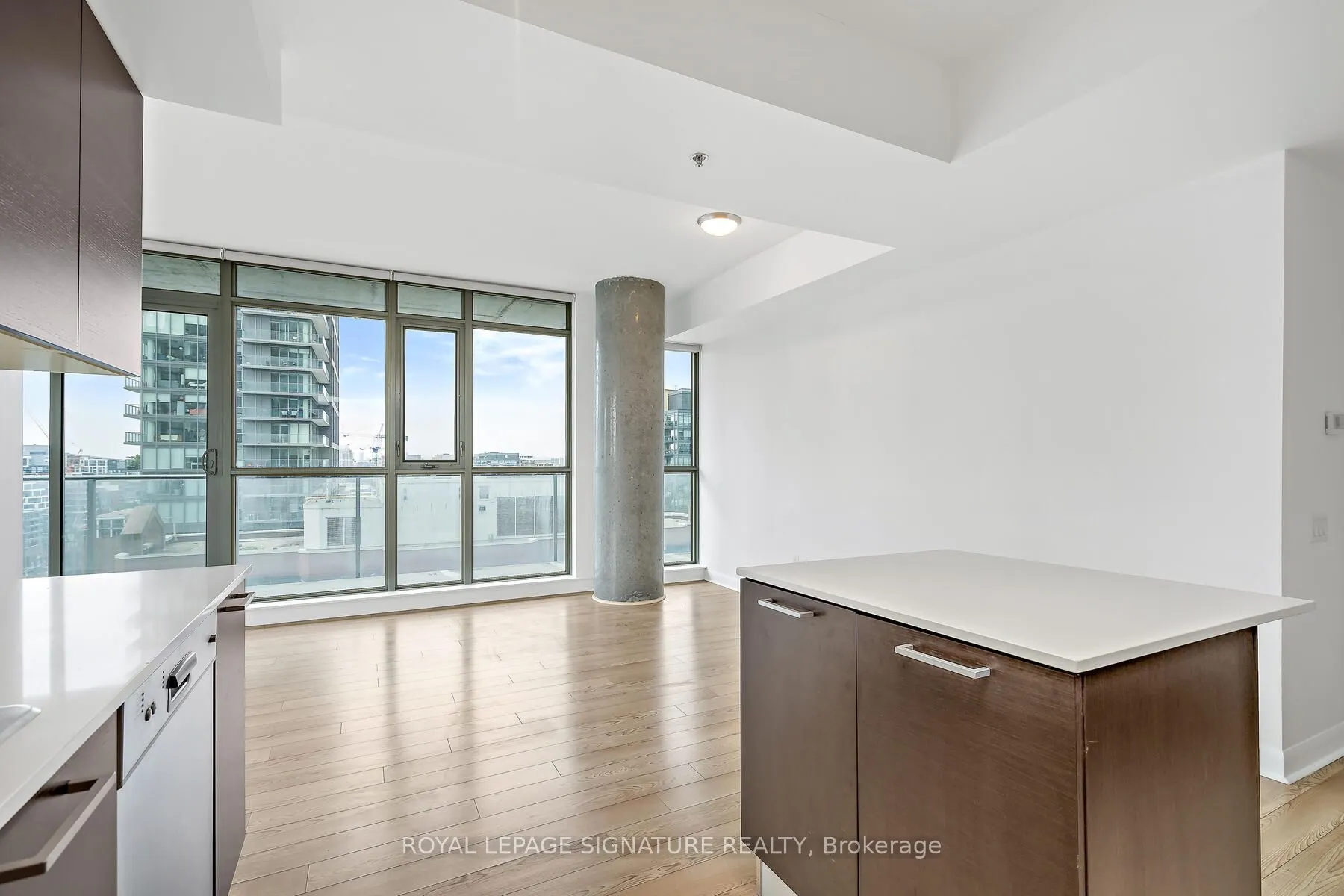 375 King Street W, #1802