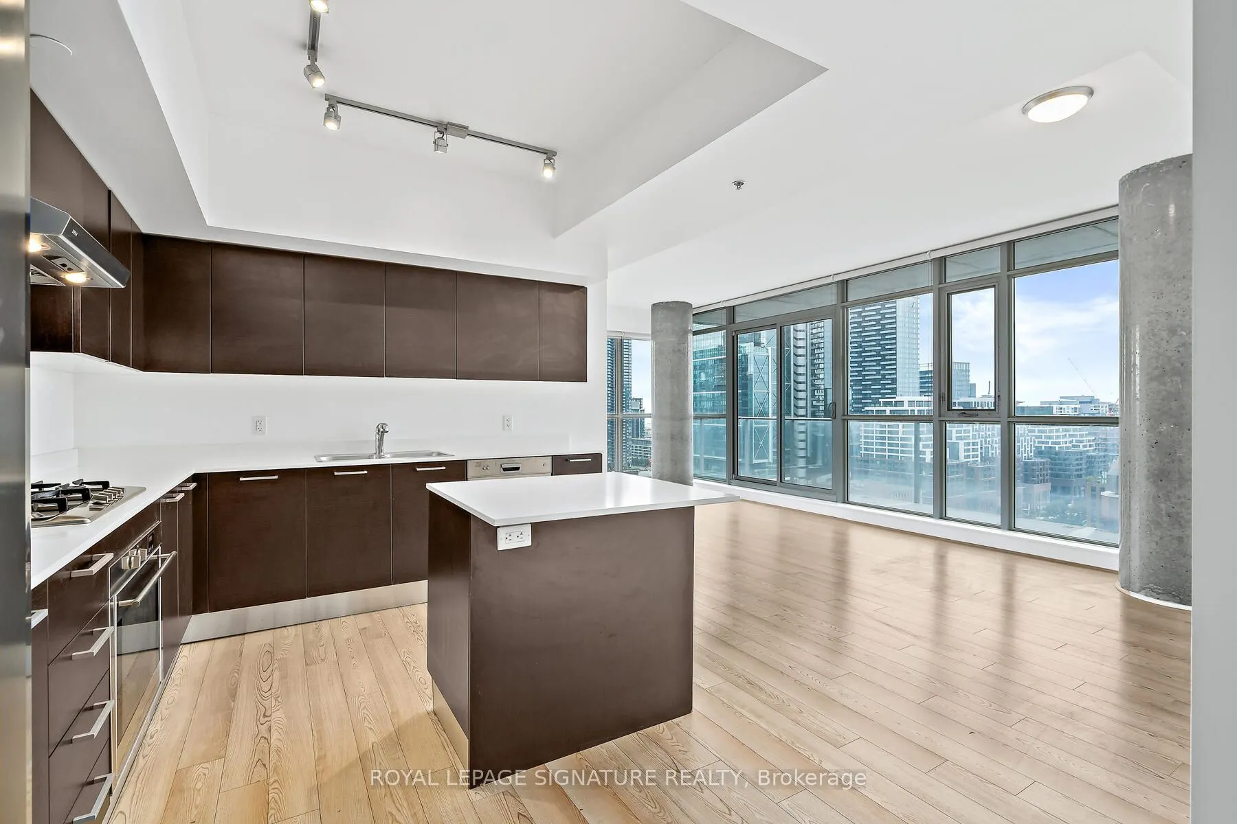 375 King Street W, #1802