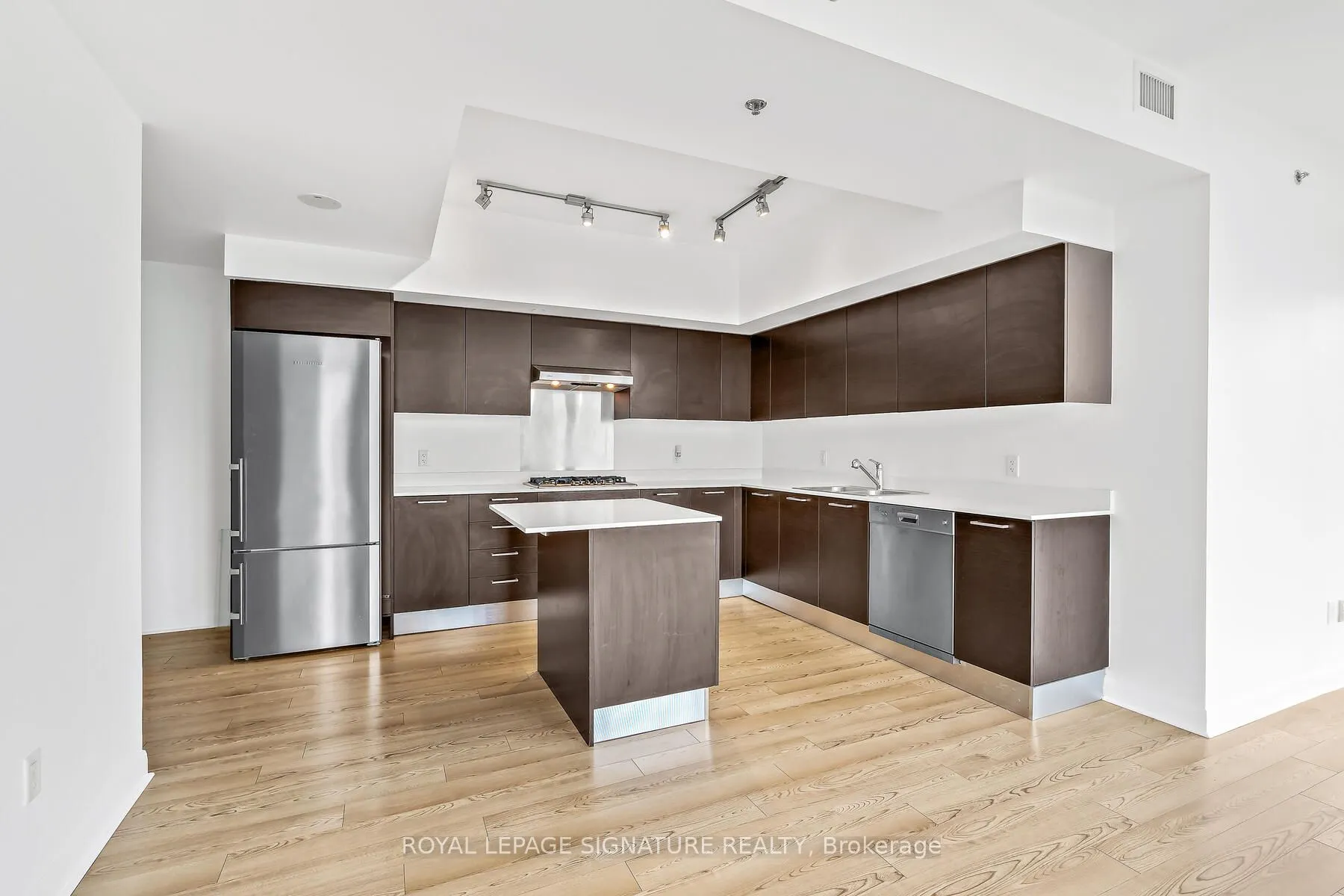 375 King Street W, #1802