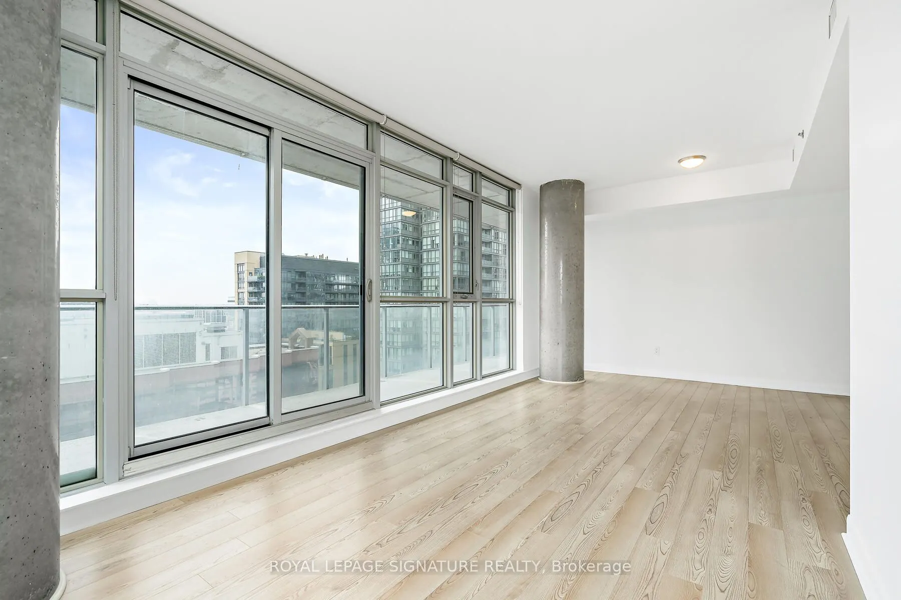 375 King Street W, #1802