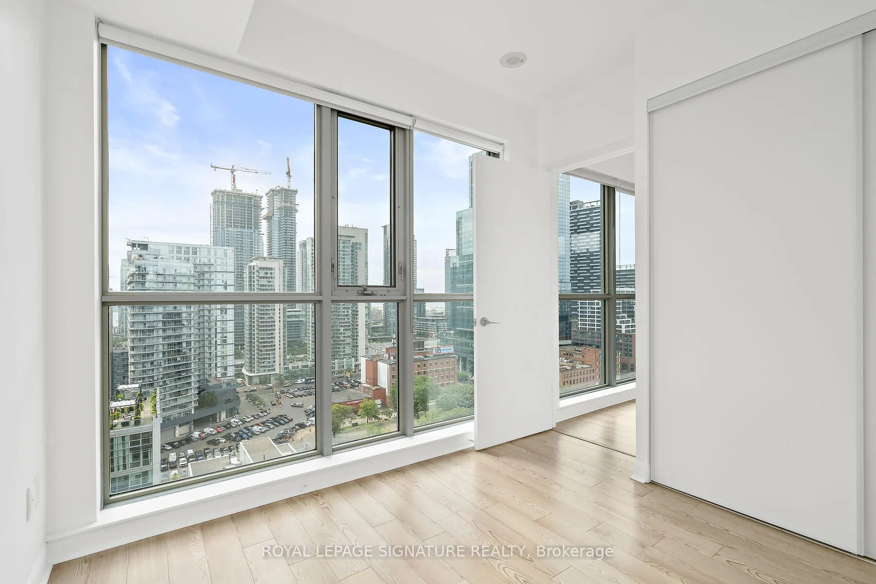 375 King Street W, #1802