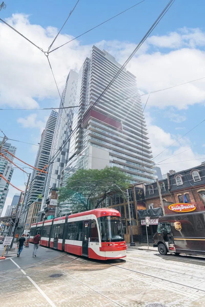375 King Street W, #1802
