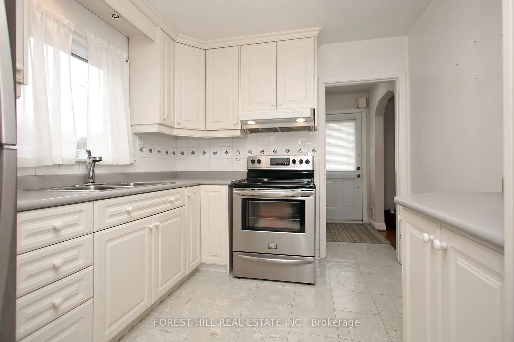 26 Alexis Boulevard