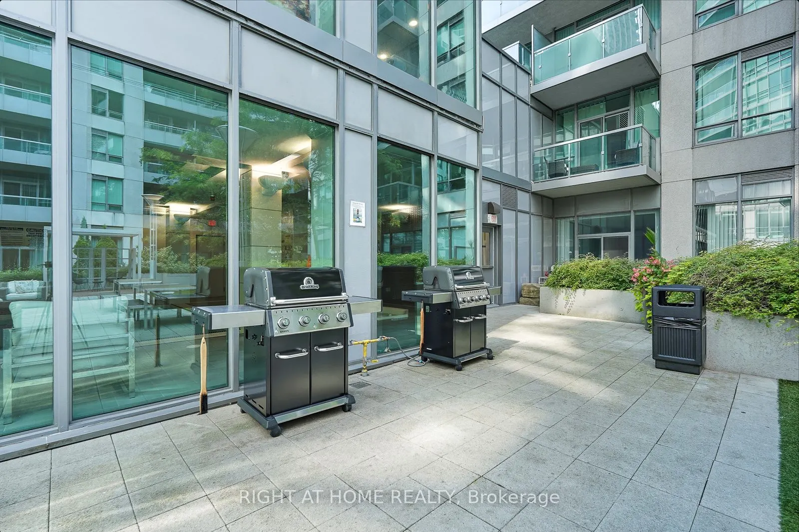 19 Grand Trunk Crescent, #3702