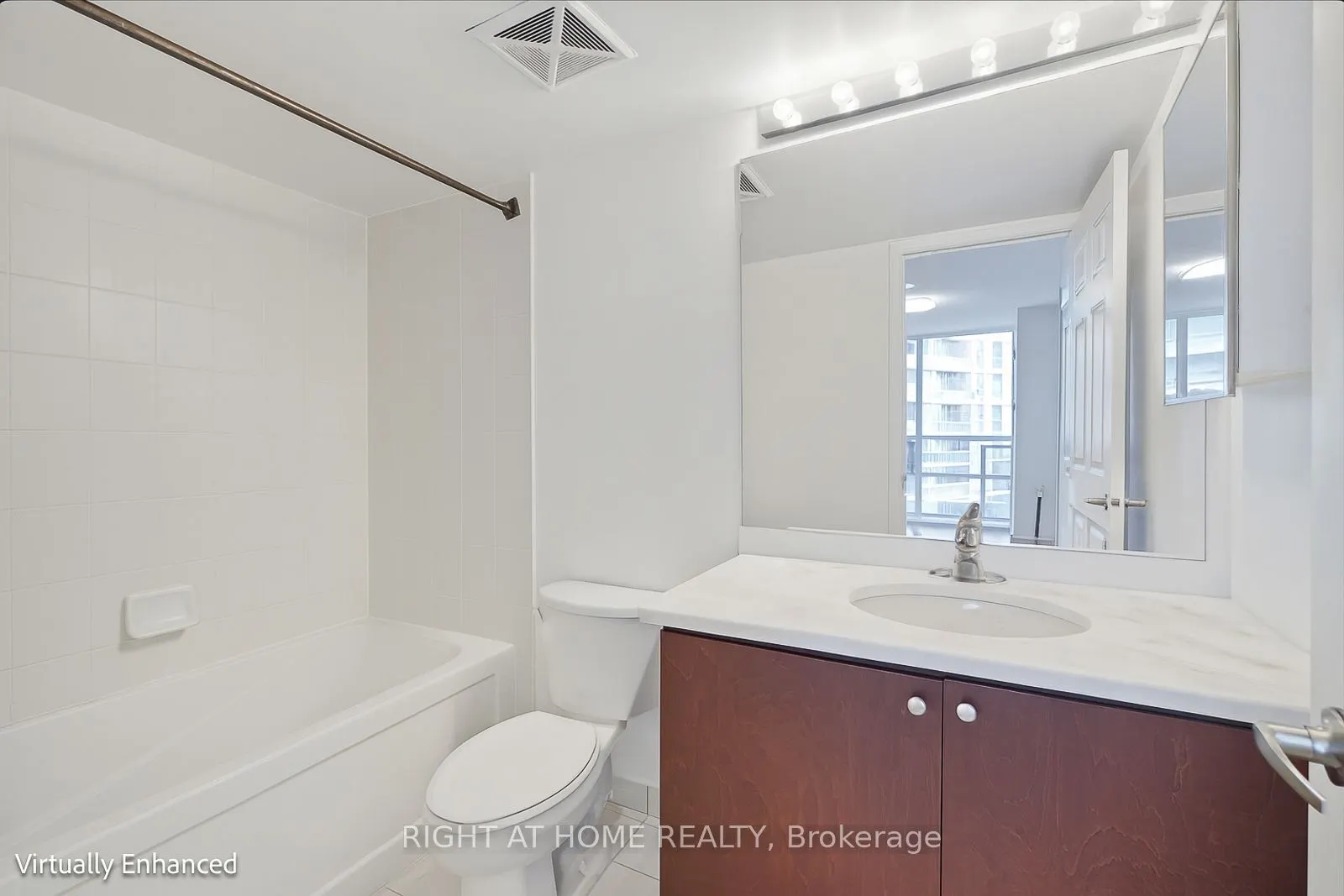 19 Grand Trunk Crescent, #3702