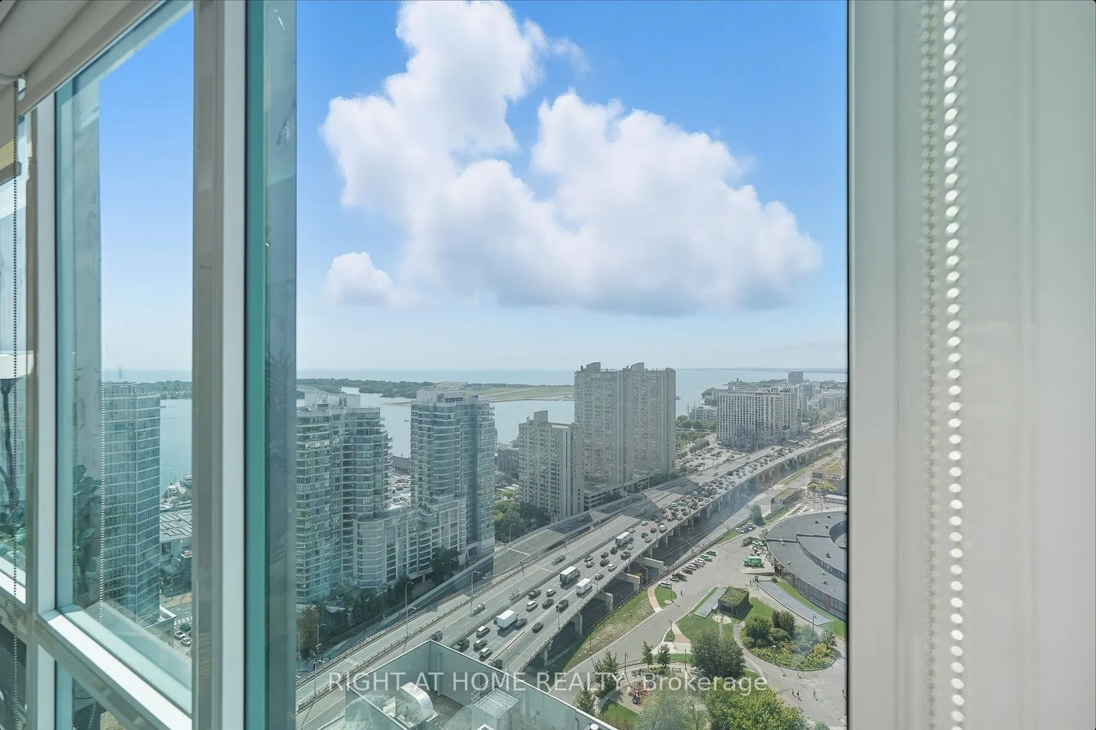 19 Grand Trunk Crescent, #3702
